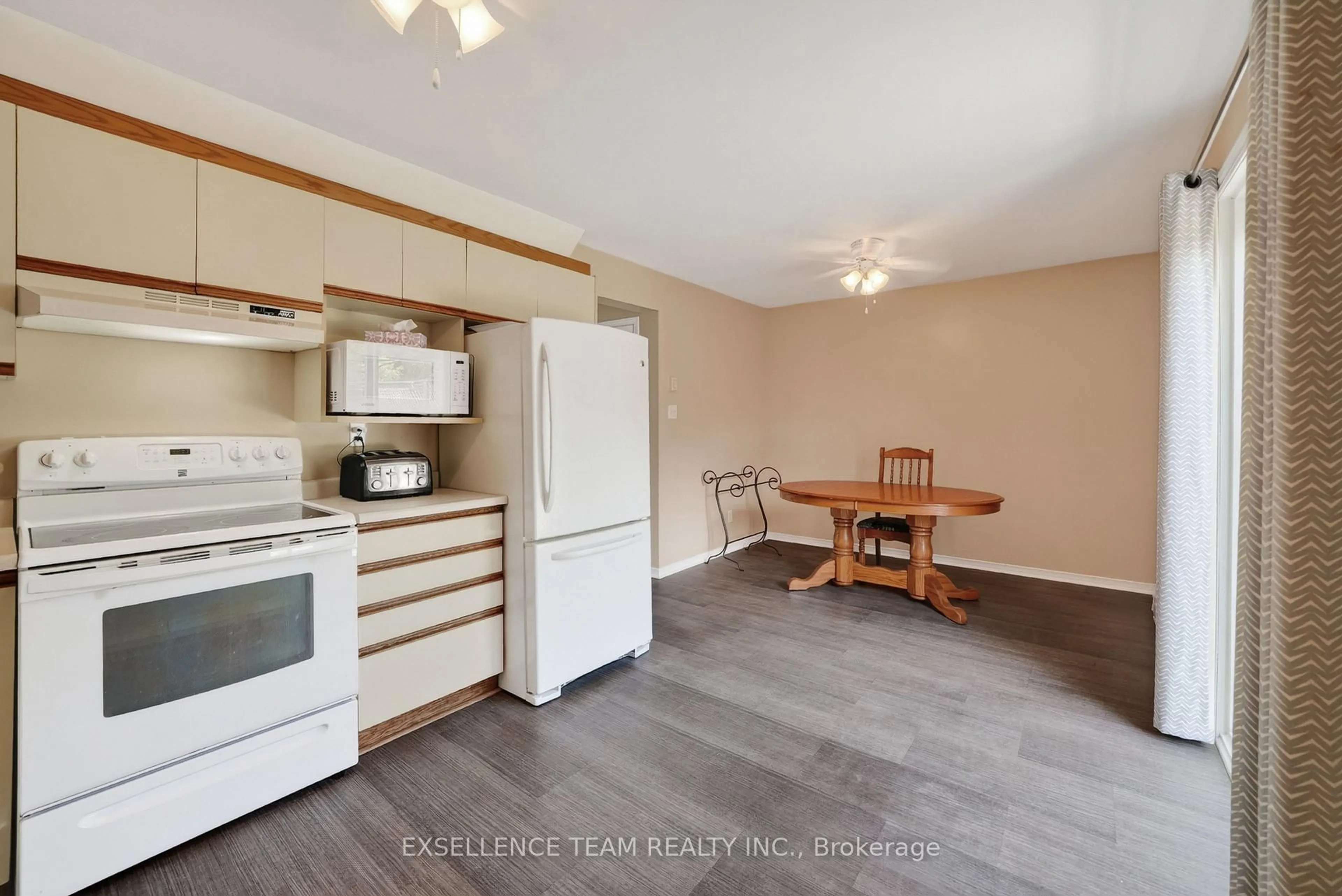 Standard kitchen, unknown for 645 Fraser Ave, Cornwall Ontario K6H 5R2