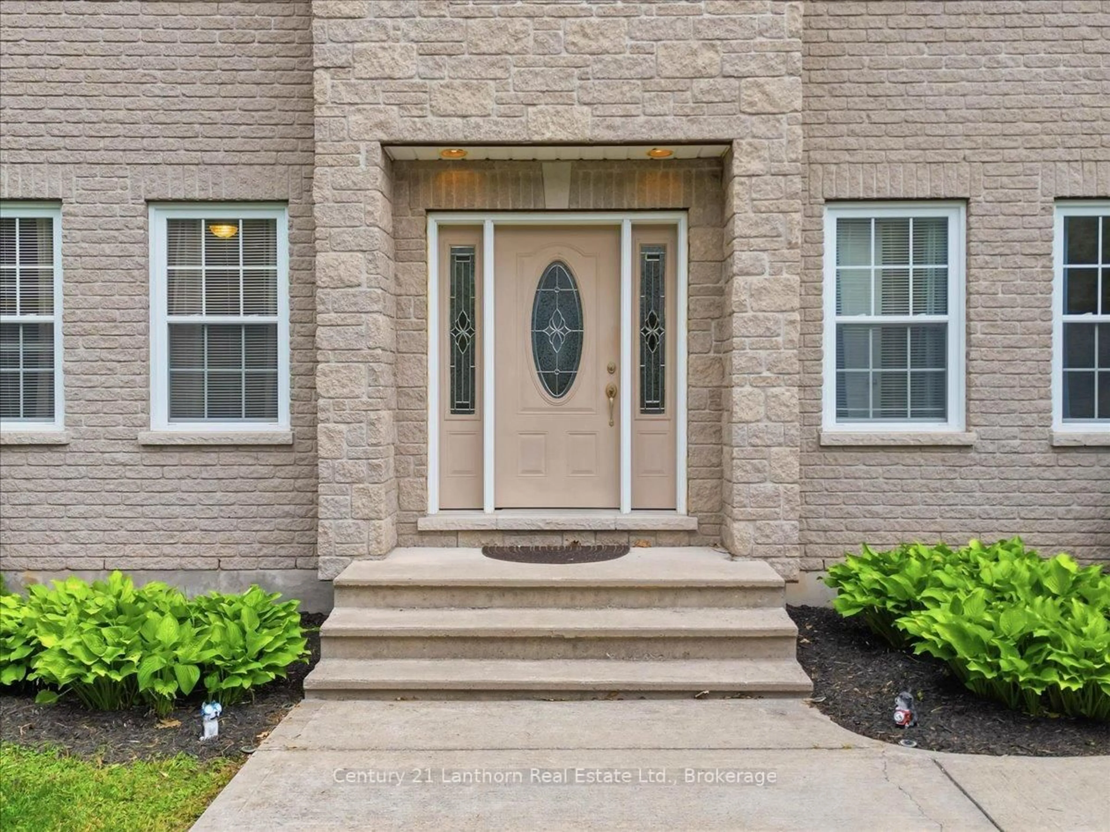 Indoor entryway for 170 Centre Rd, Madoc Ontario K0K 2K0
