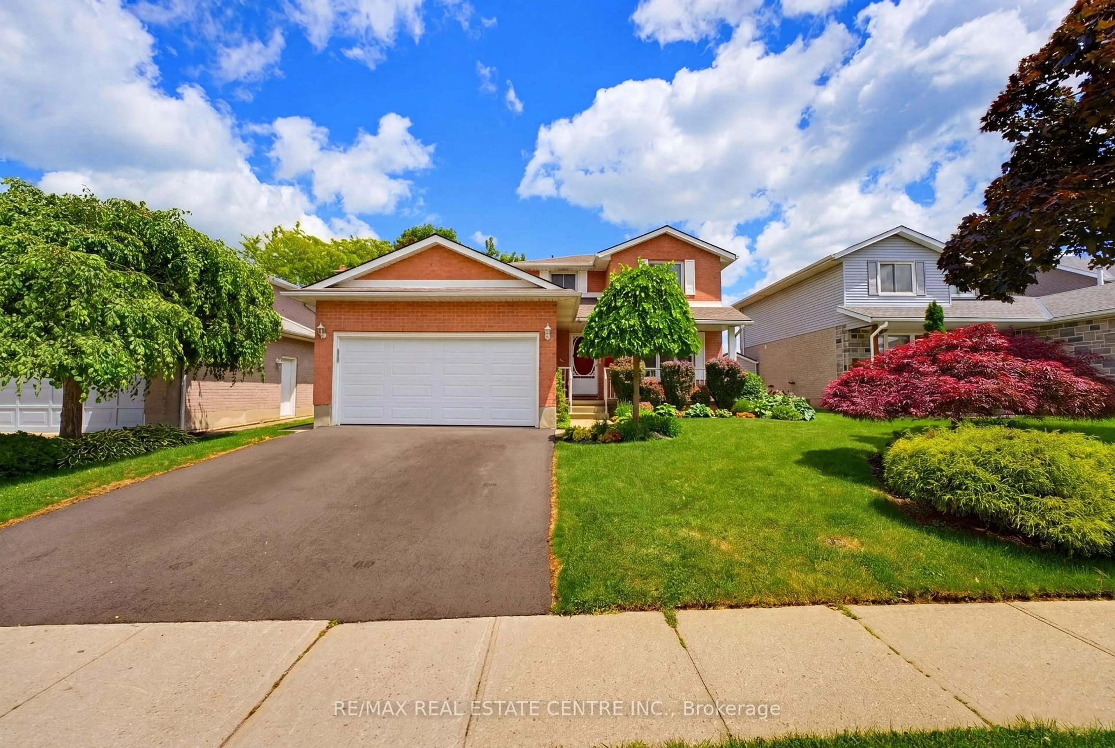 A pic from outside/outdoor area/front of a property/back of a property/a pic from drone, street for 417 Cooper St, Cambridge Ontario N3C 3Y6