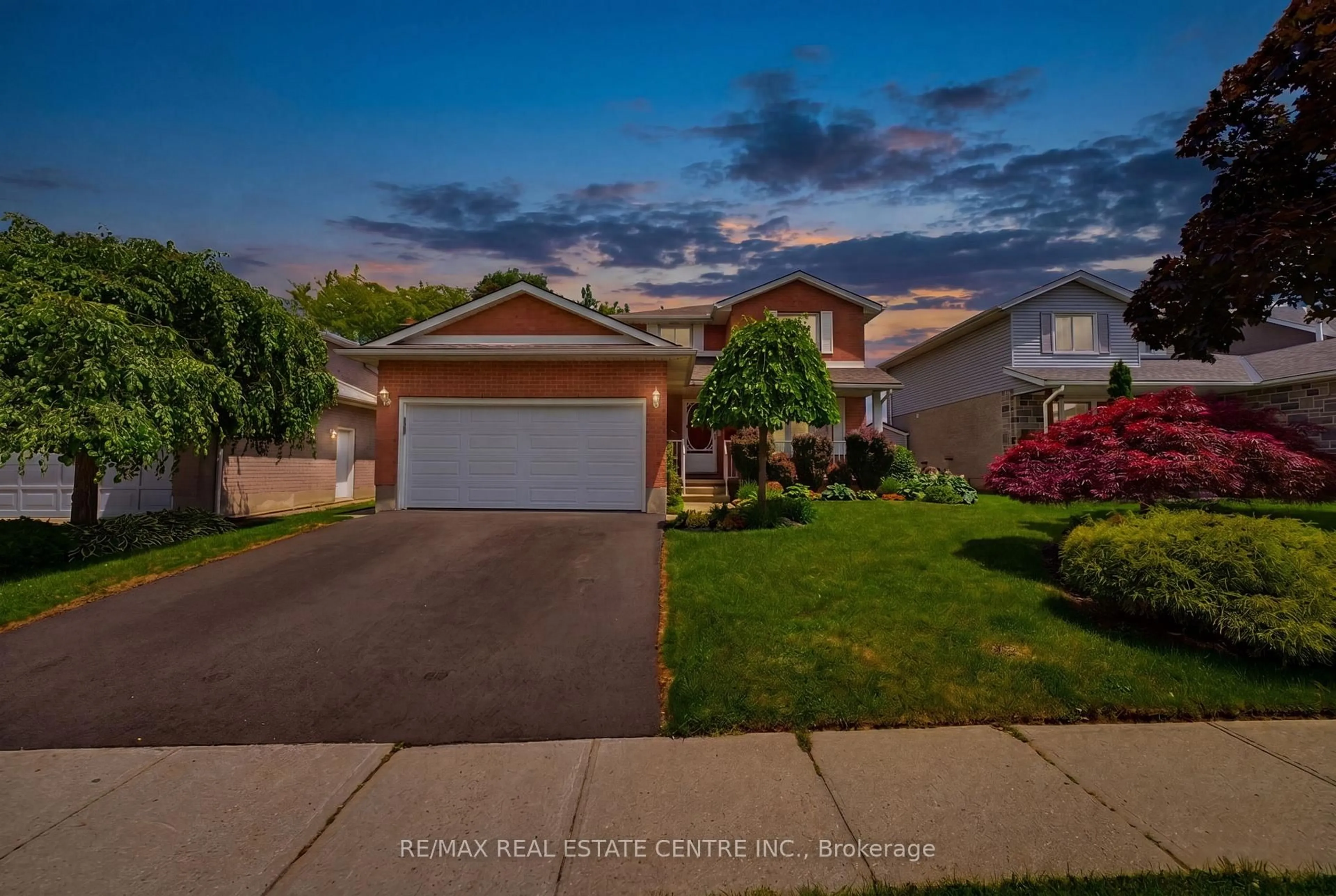 A pic from outside/outdoor area/front of a property/back of a property/a pic from drone, unknown for 417 Cooper St, Cambridge Ontario N3C 3Y6