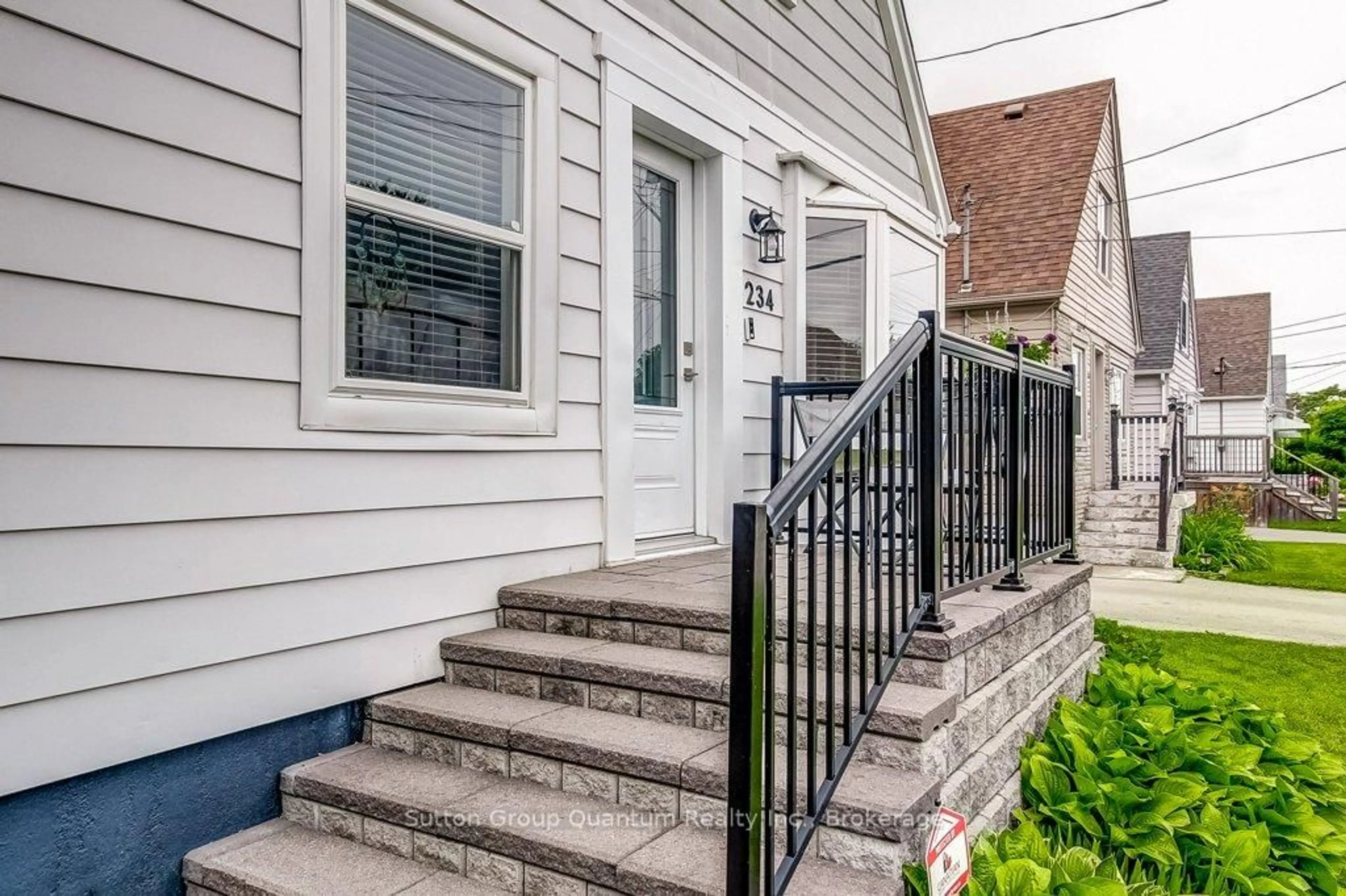 Unknown for 234 East 27th St, Hamilton Ontario L8V 3G4