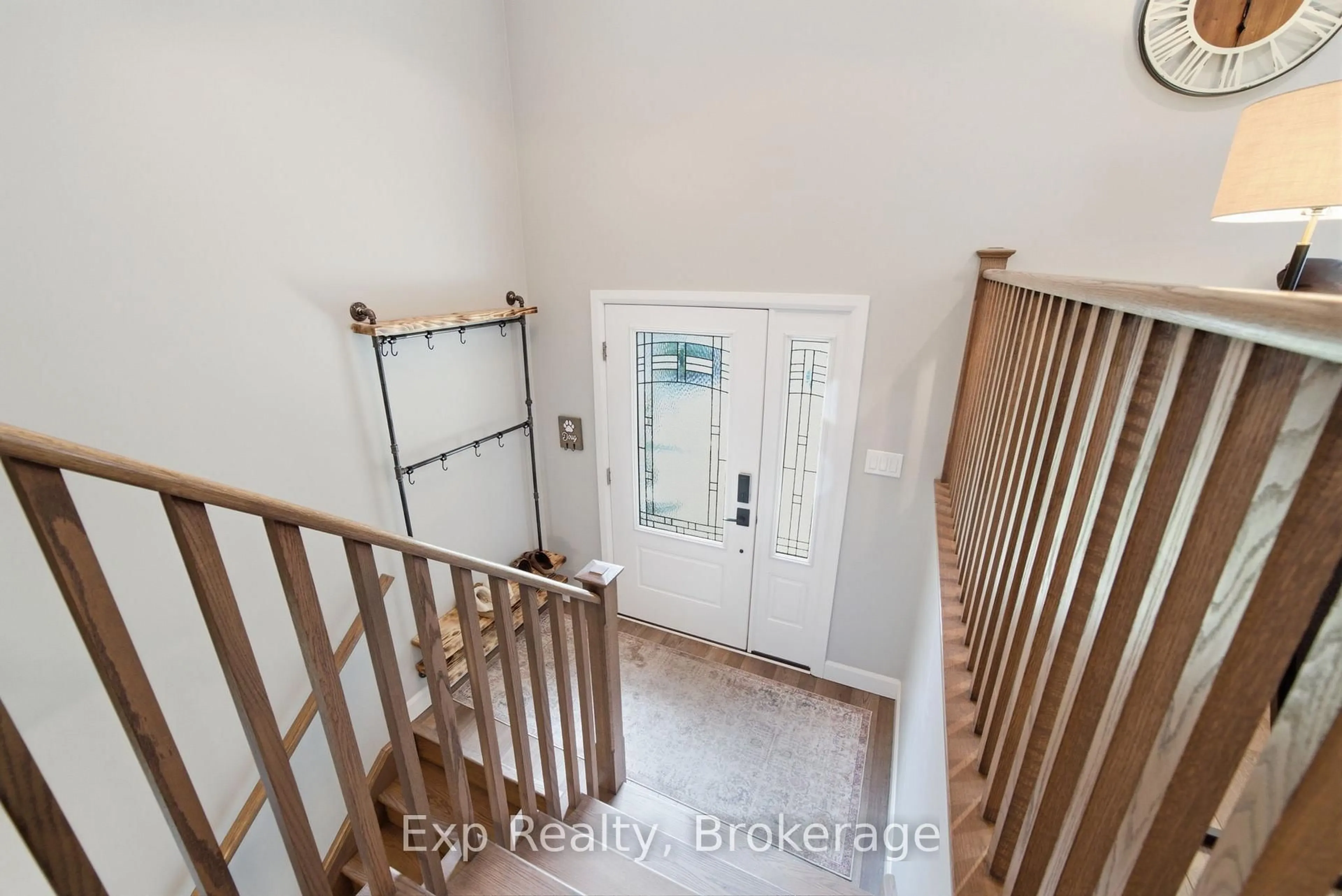Indoor entryway for 282 John St, Kawartha Lakes Ontario L0A 1K0