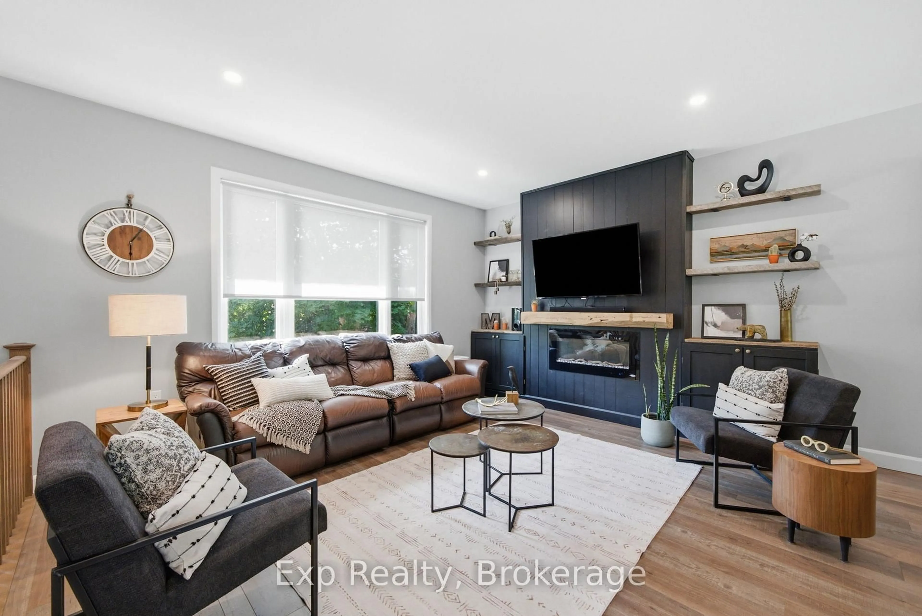 Living room with furniture, unknown for 282 John St, Kawartha Lakes Ontario L0A 1K0