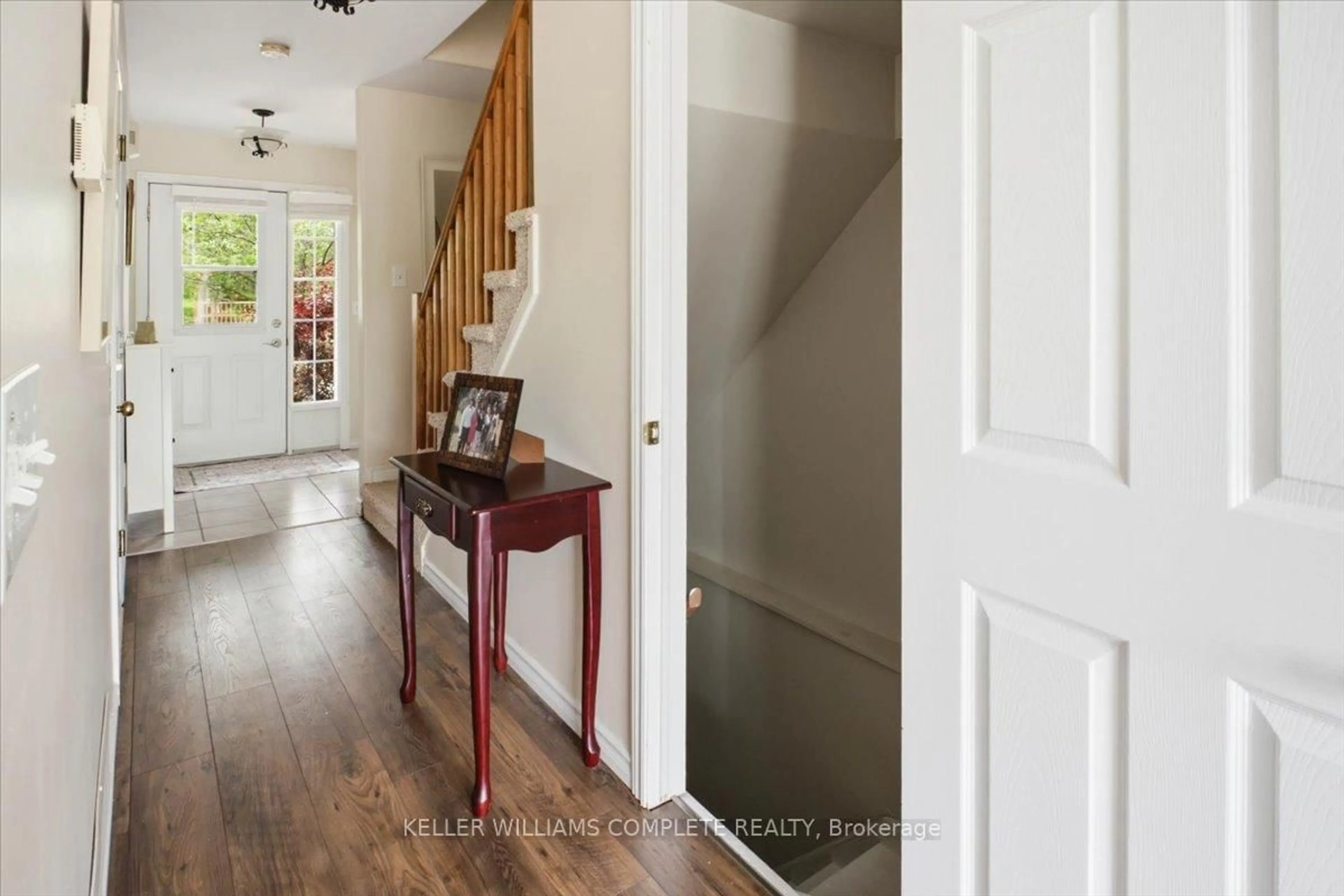 Indoor entryway for 35 ALBION St #46, Belleville Ontario K8N 5Y8