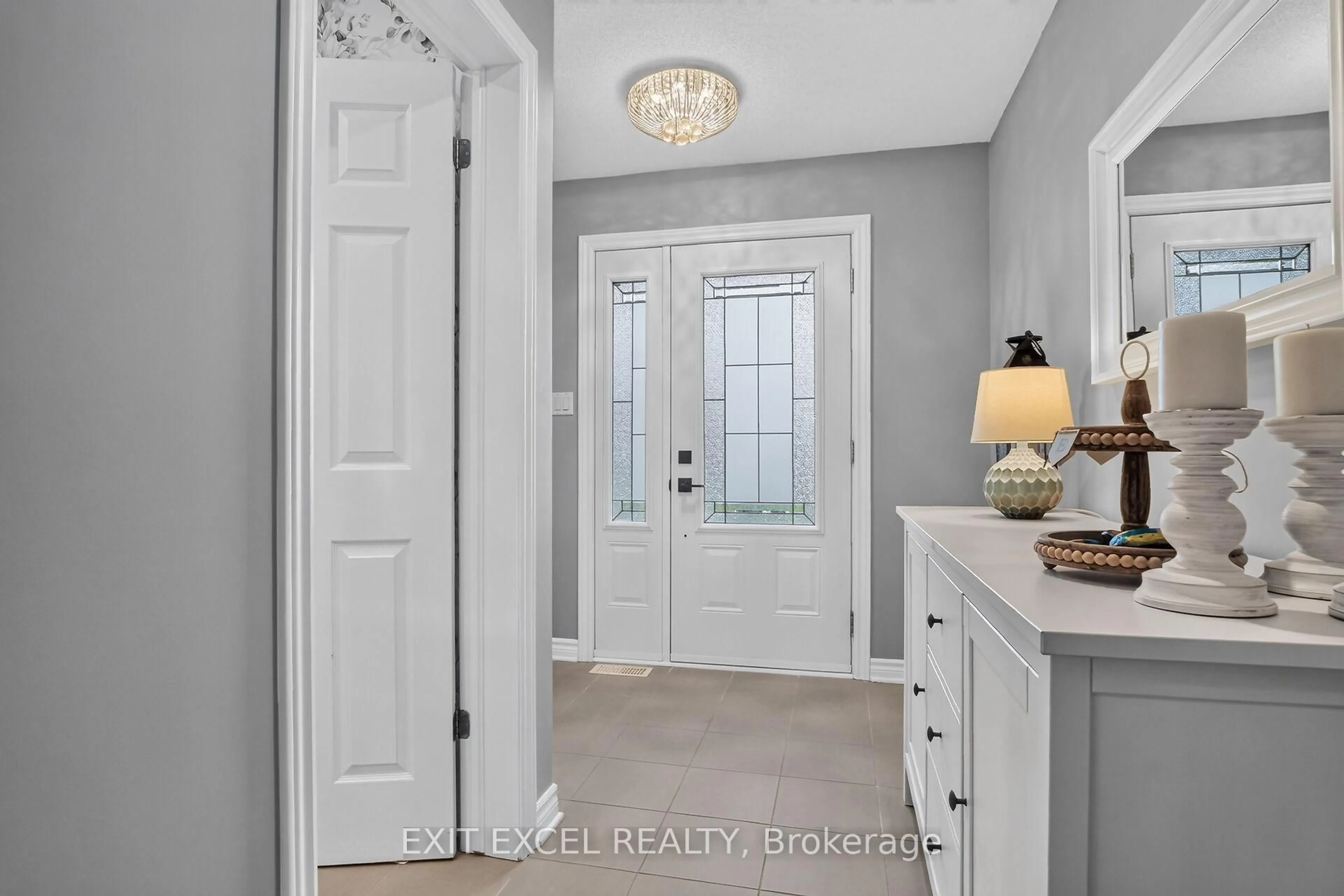 Indoor entryway for 563 Ruby St, Clarence-Rockland Ontario K4K 0H3