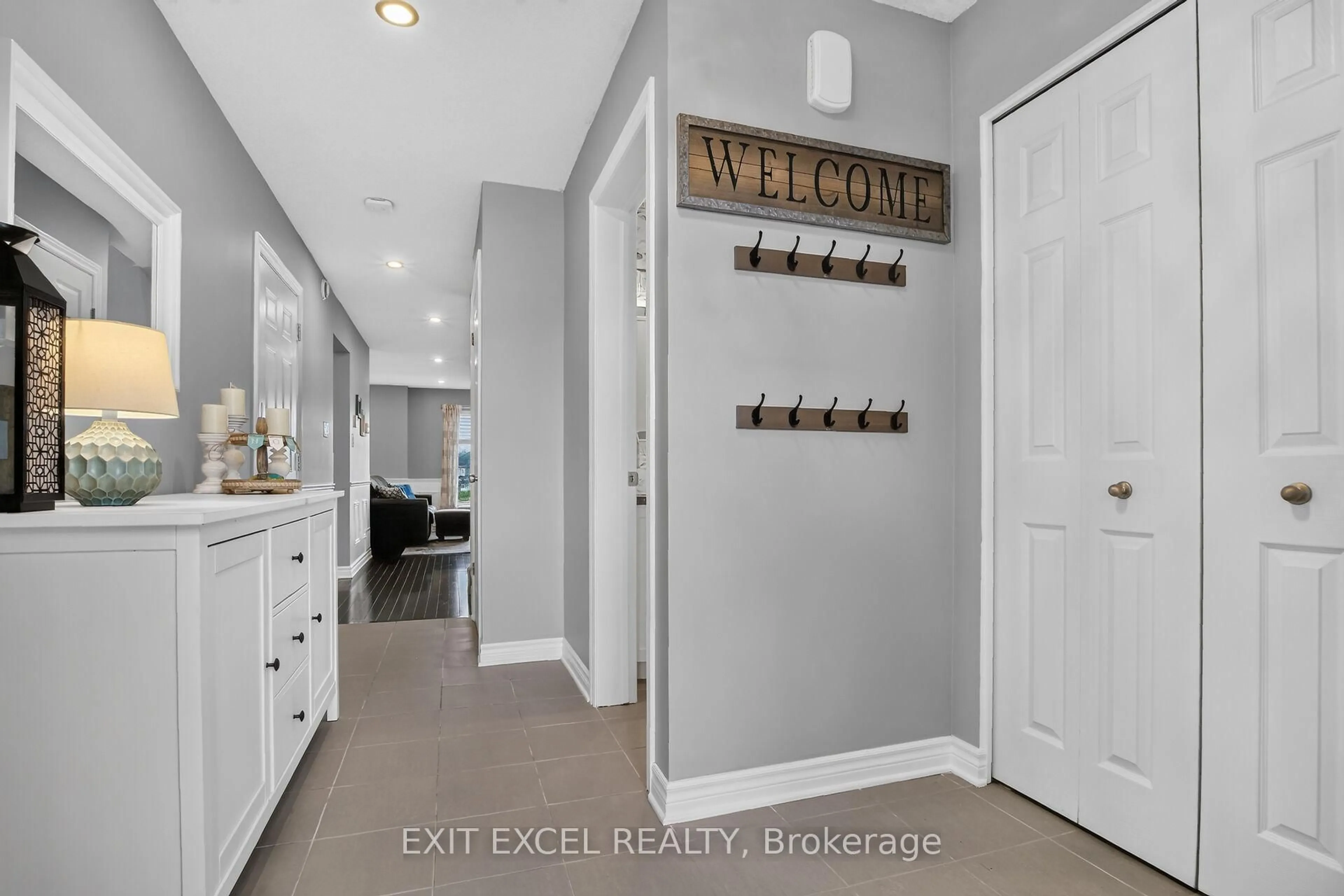 Indoor entryway for 563 Ruby St, Clarence-Rockland Ontario K4K 0H3