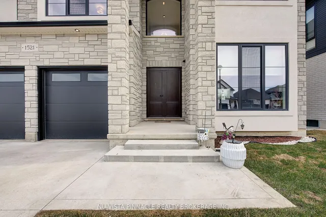 1521 Medway Park Dr, London North 3