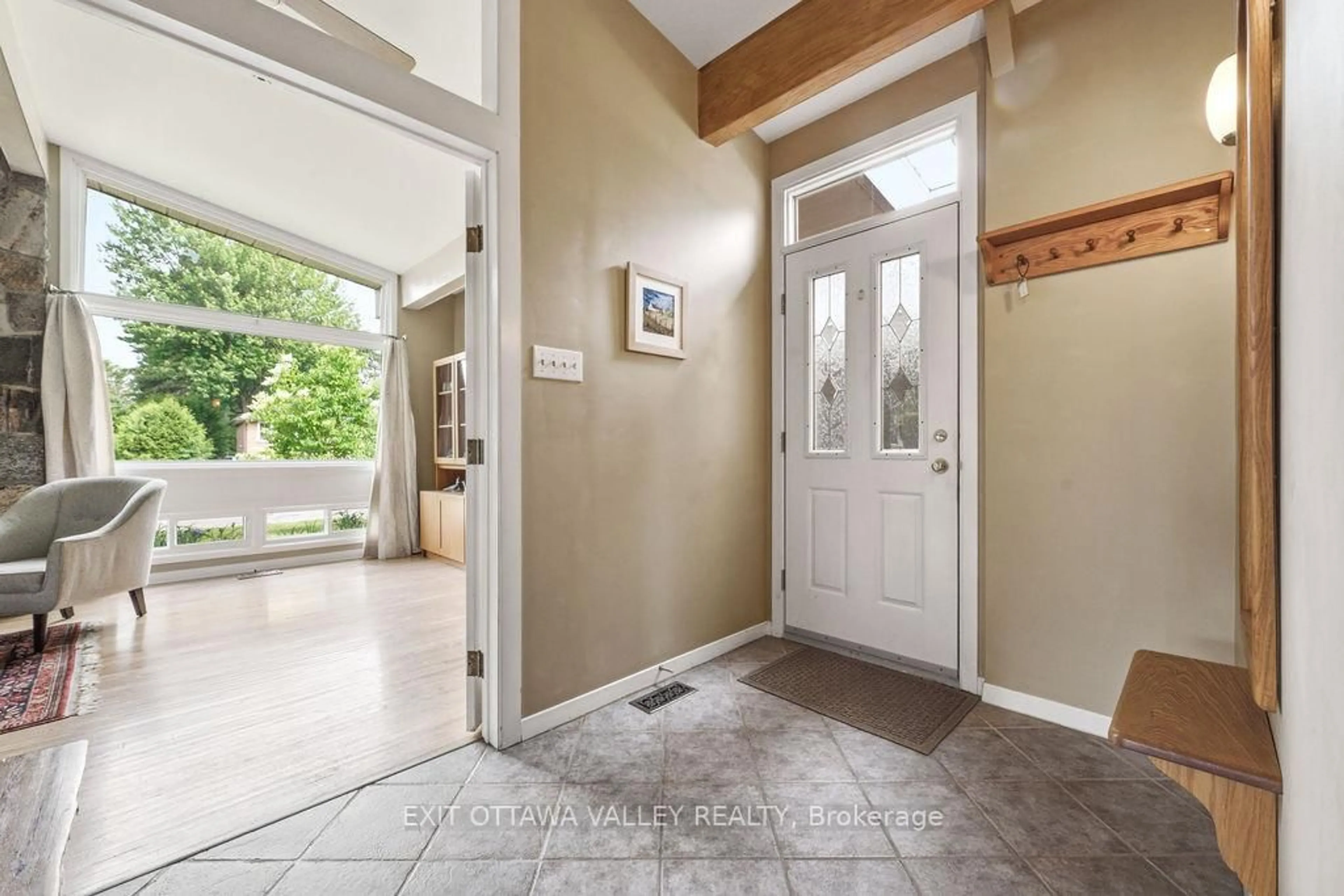 Indoor entryway for 31 Claremount Rd, Deep River Ontario K0J 1P0