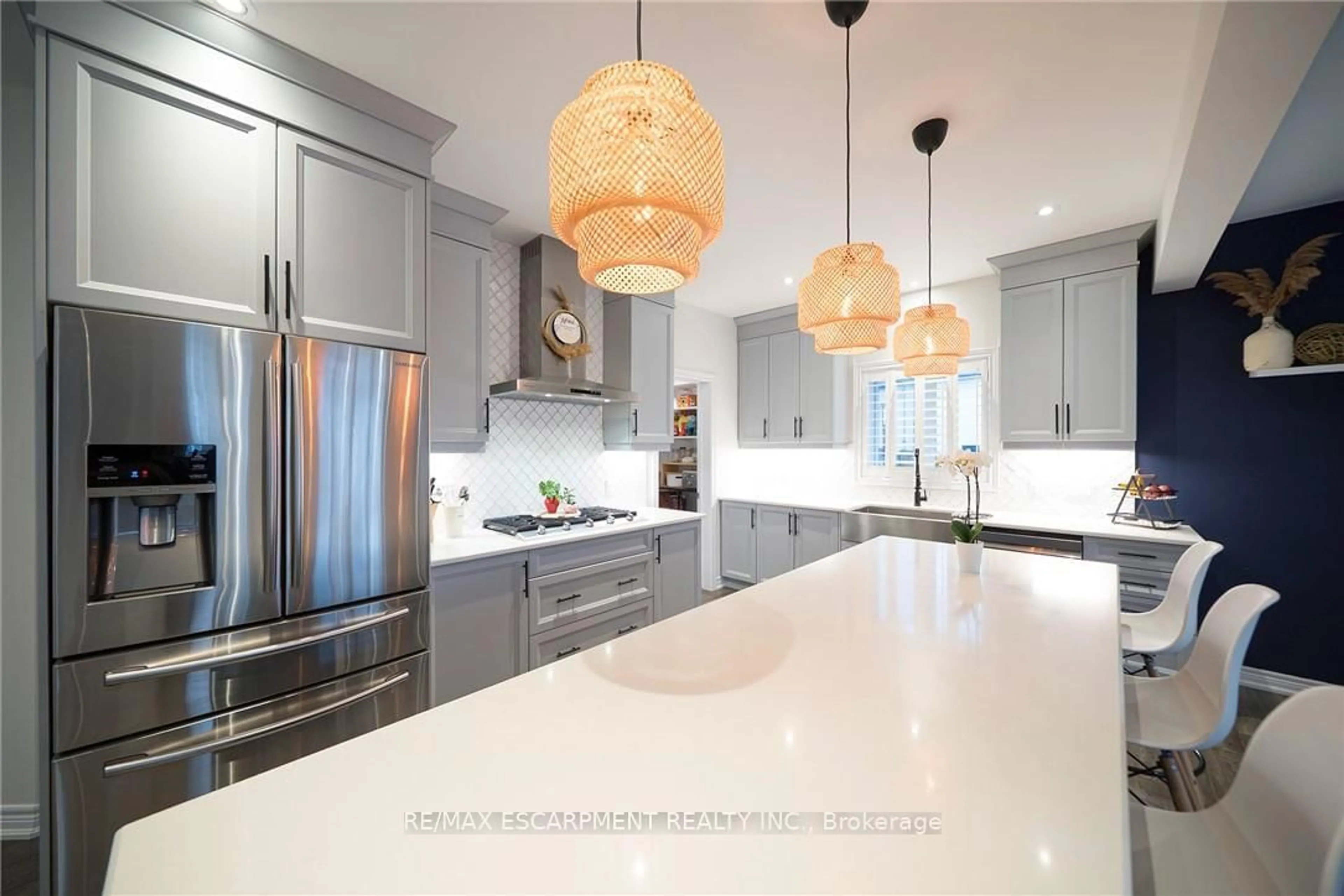 Contemporary kitchen, ceramic/tile floor for 73 Eleanor Ave, Hamilton Ontario L8W 1C8