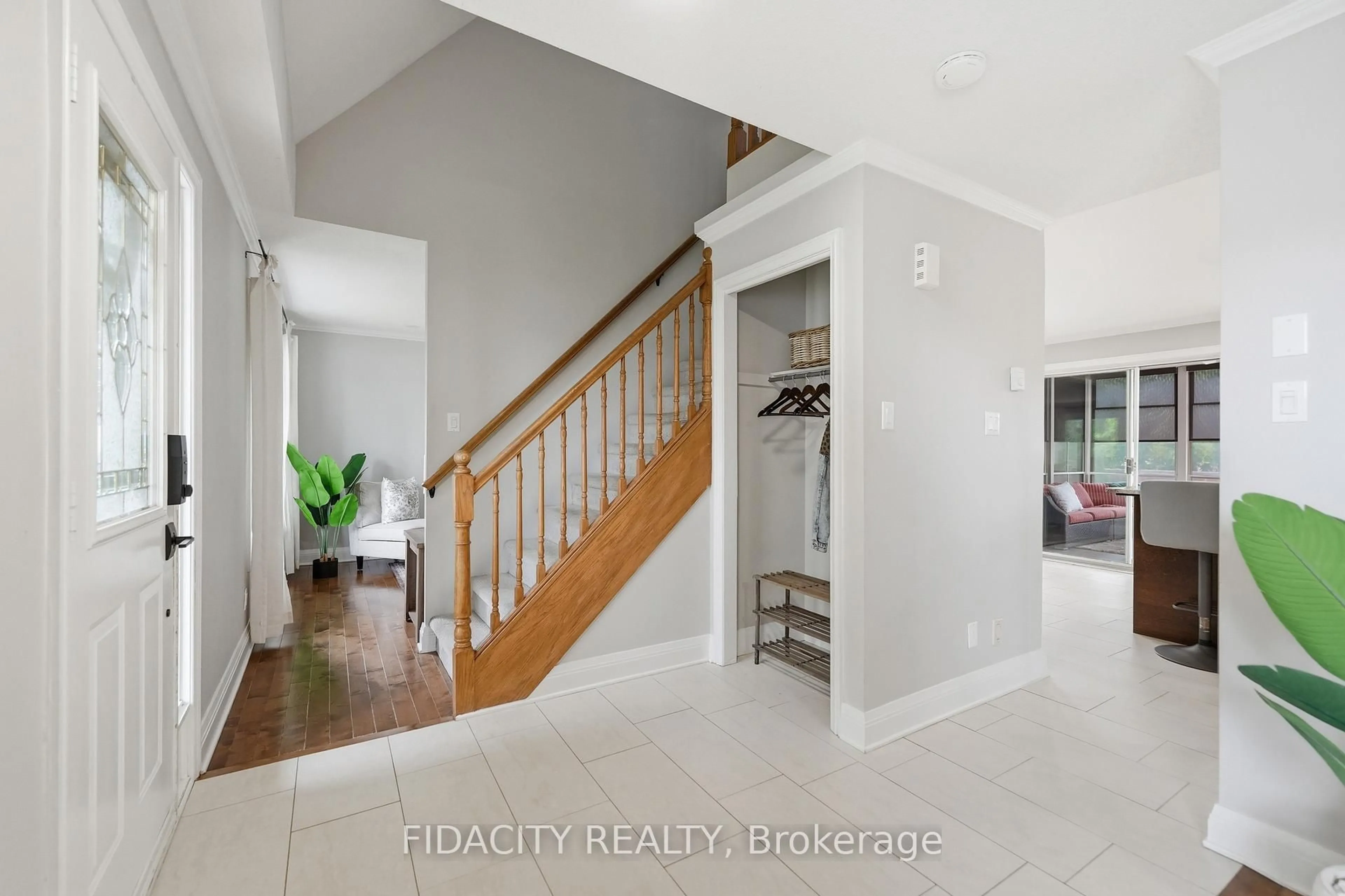 Indoor entryway for 13 Poole Creek Cres, Stittsville Ontario K2S 1T6