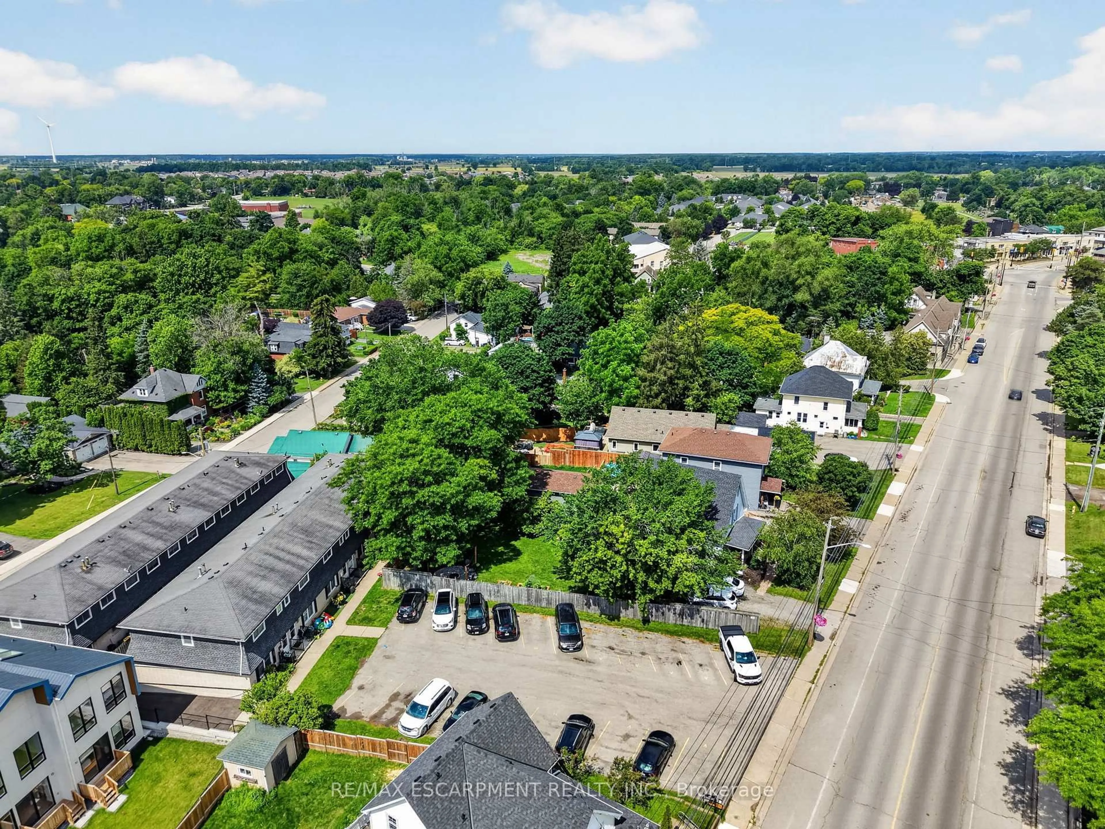A pic from outside/outdoor area/front of a property/back of a property/a pic from drone, street for 156 St Catharines St #6, West Lincoln Ontario L0R 2A0