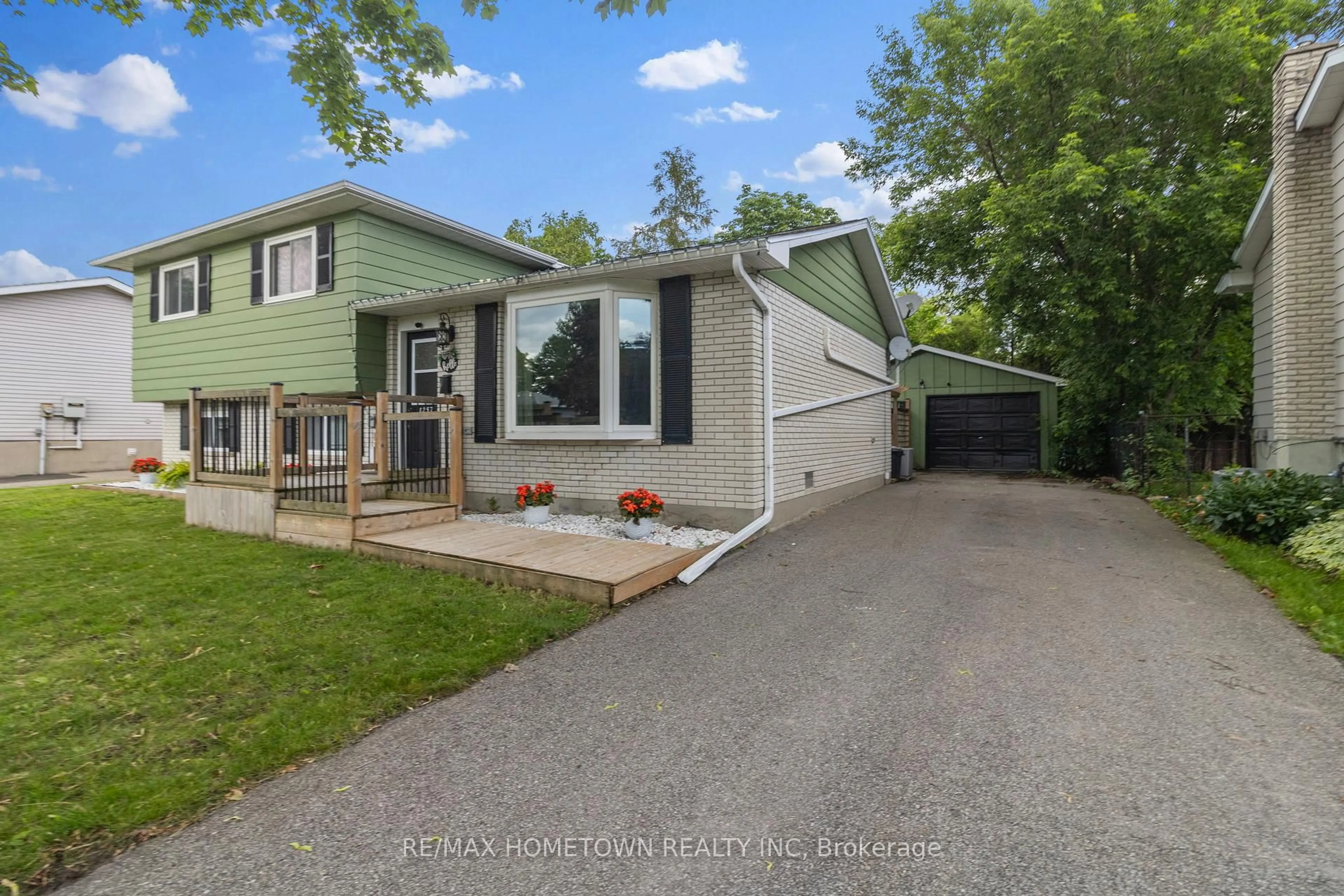 A pic from outside/outdoor area/front of a property/back of a property/a pic from drone, street for 1257 Peden Blvd, Brockville Ontario K6V 3K5