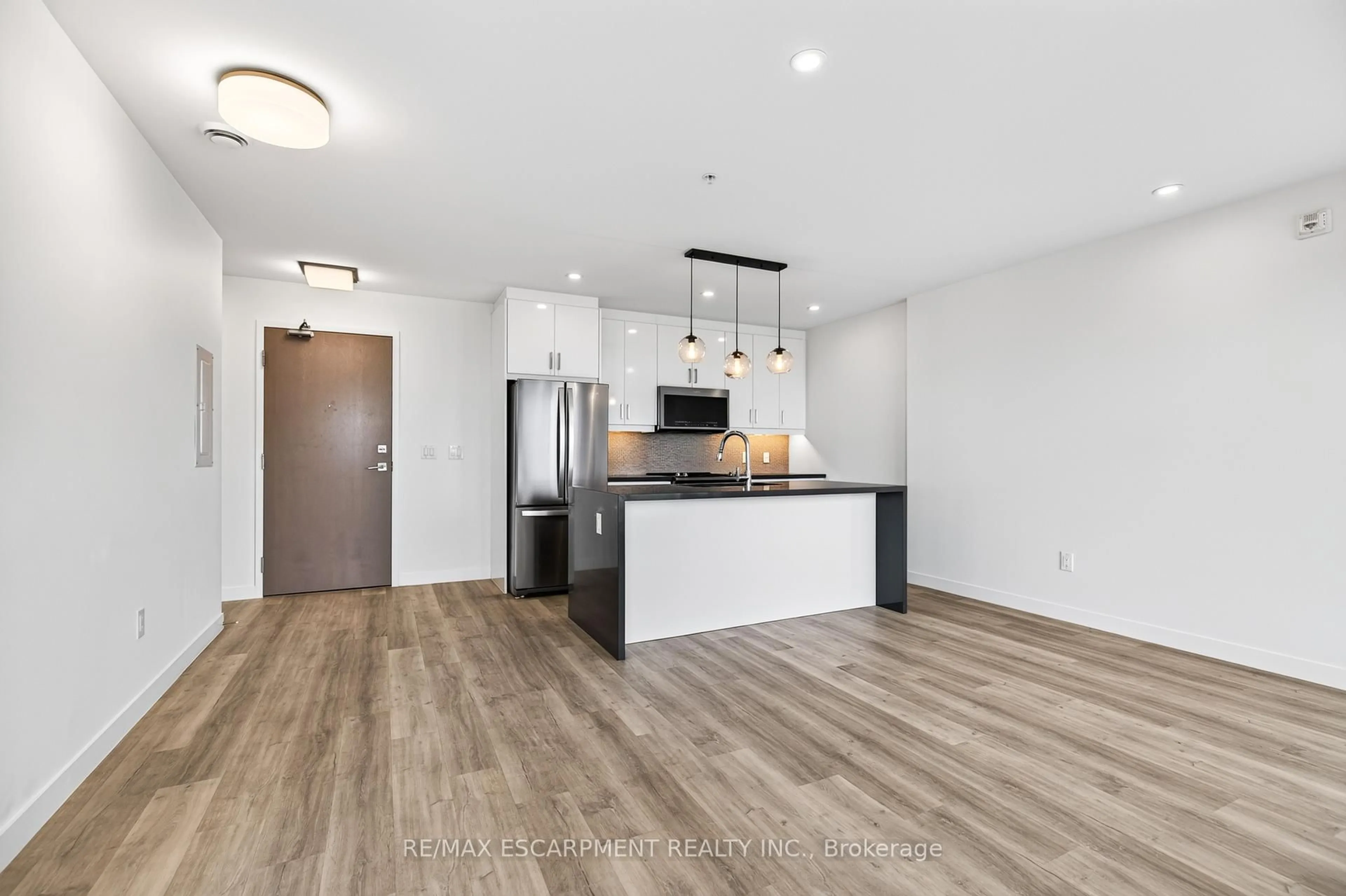 Open concept kitchen, unknown for 479 Charlton Ave #506, Hamilton Ontario L8N 0B4