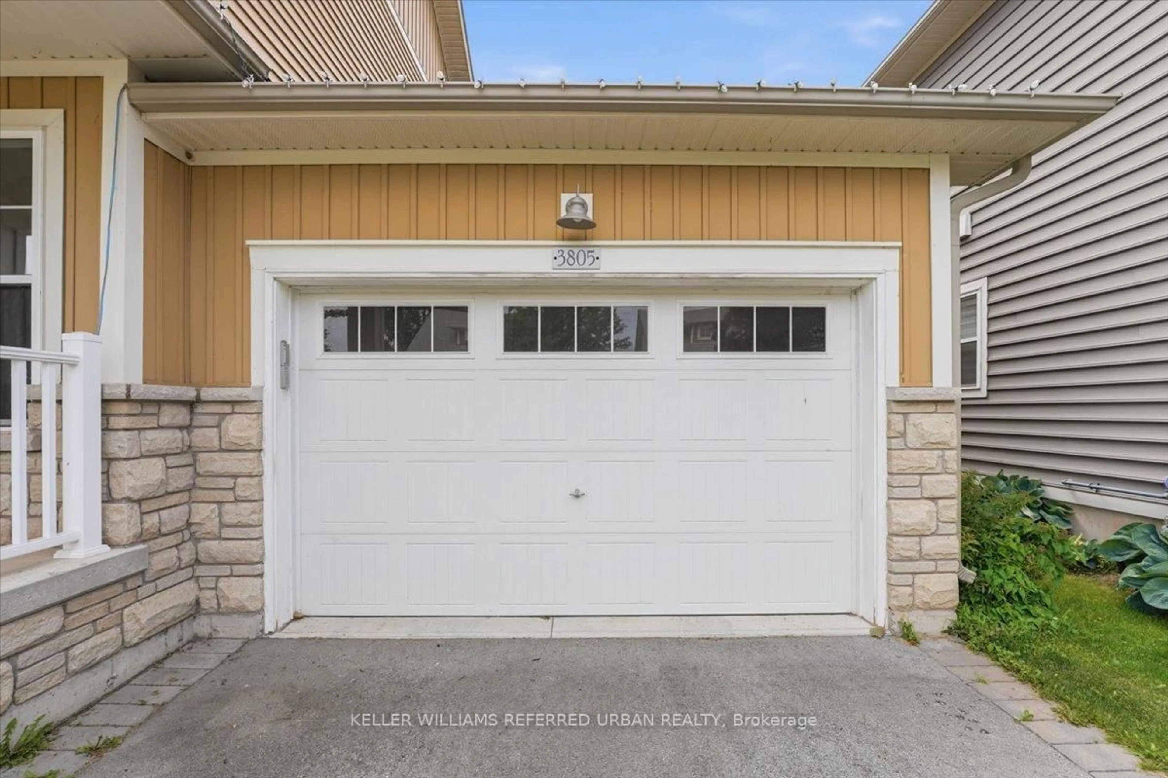 Indoor garage for 3805 Ryan Ave, Fort Erie Ontario L0S 1B0