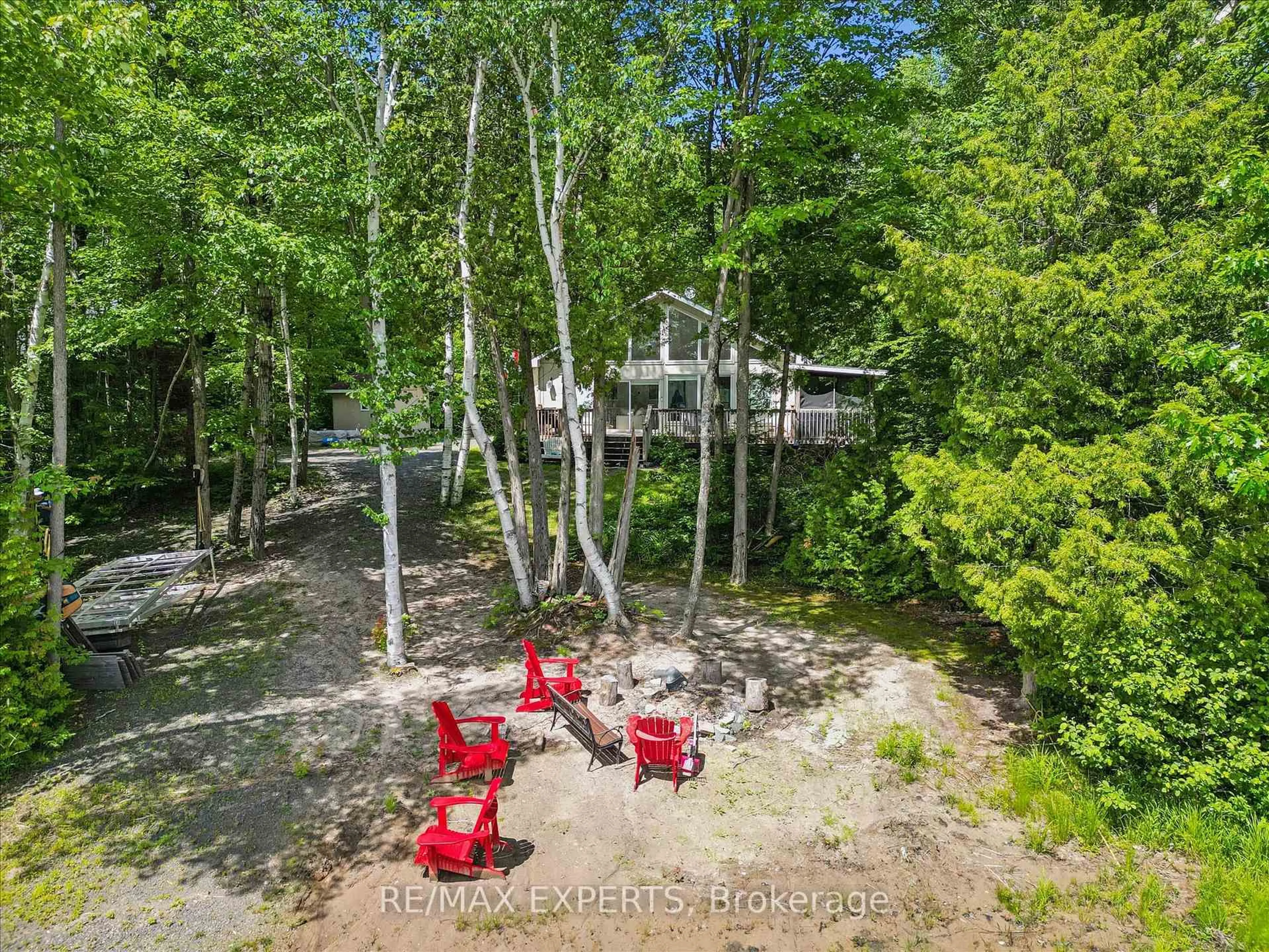 A pic from outside/outdoor area/front of a property/back of a property/a pic from drone, water/lake/river/ocean view for 1007 Mccabe Rd, Lake of Bays Ontario P0B 1A0