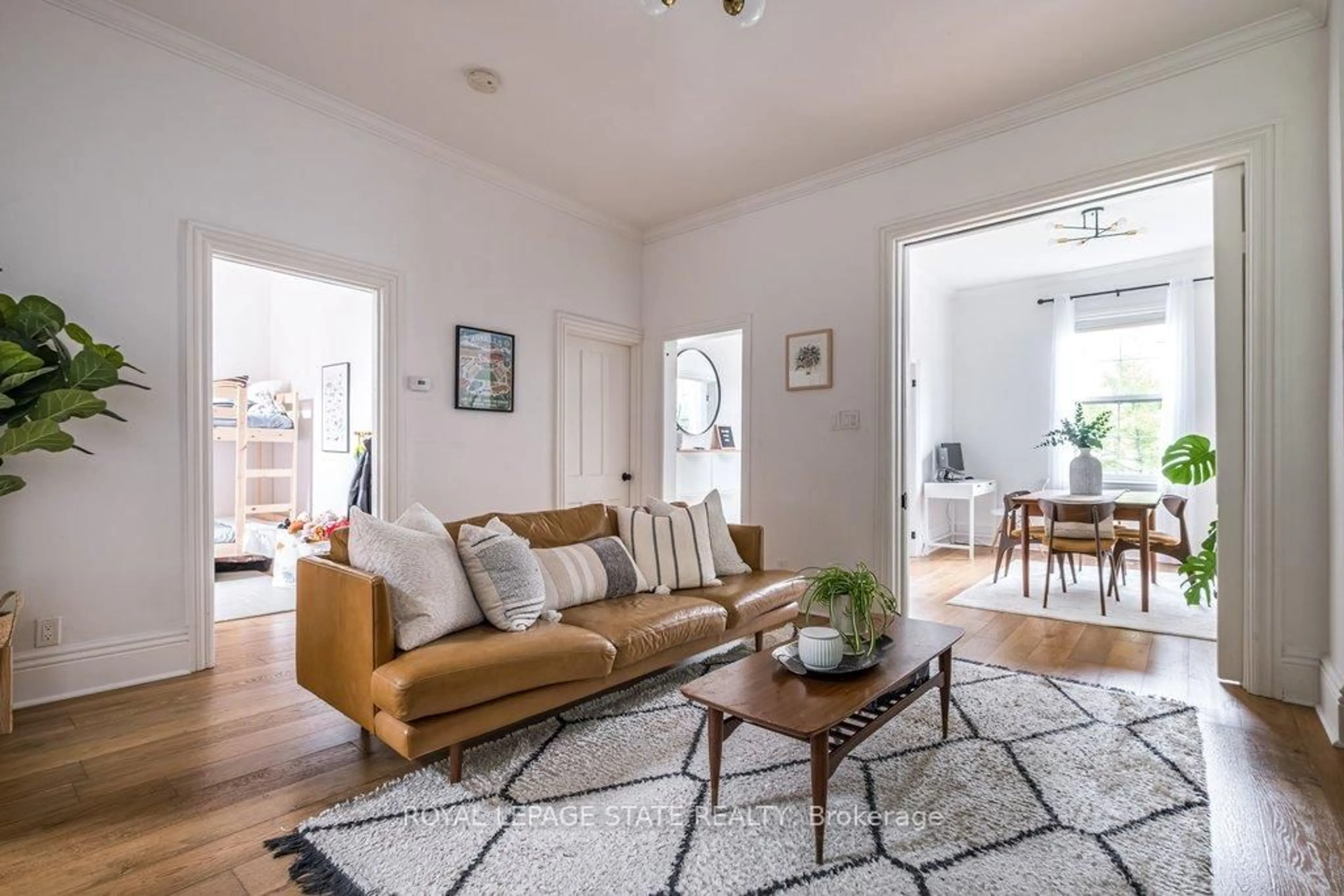 Living room with furniture, unknown for 182 Charlton Ave, Hamilton Ontario L8P 2E1