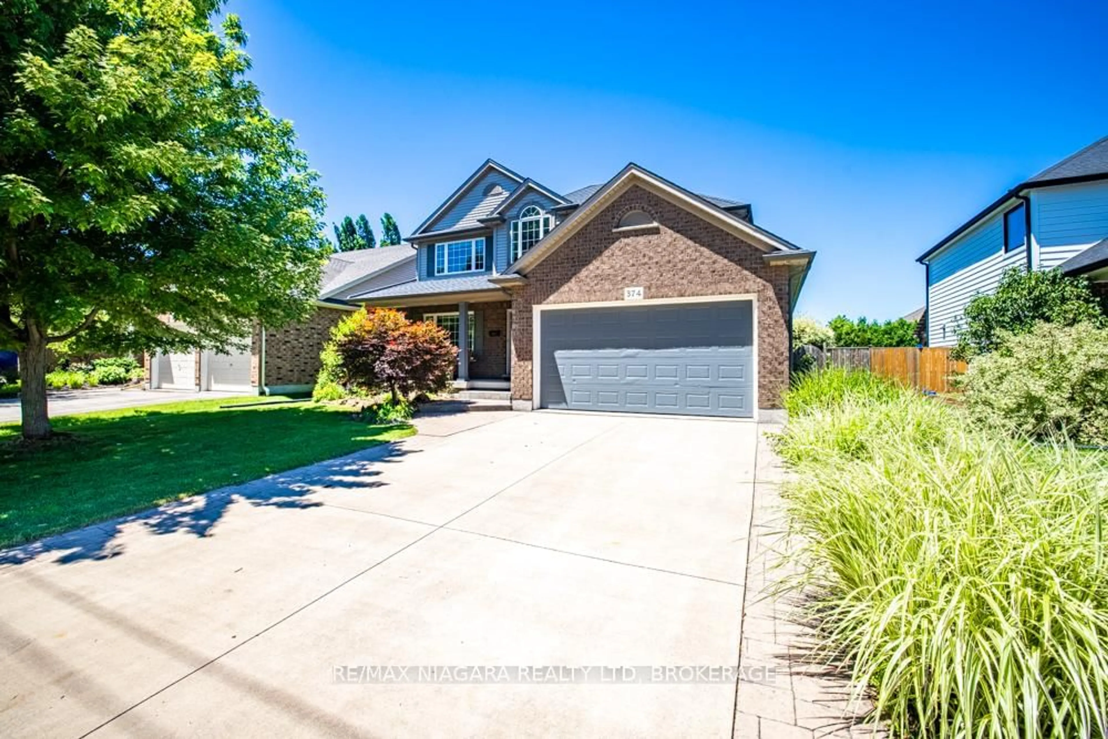 Home with brick exterior material, street for 374 PELHAM Rd, St. Catharines Ontario L2S 0A2