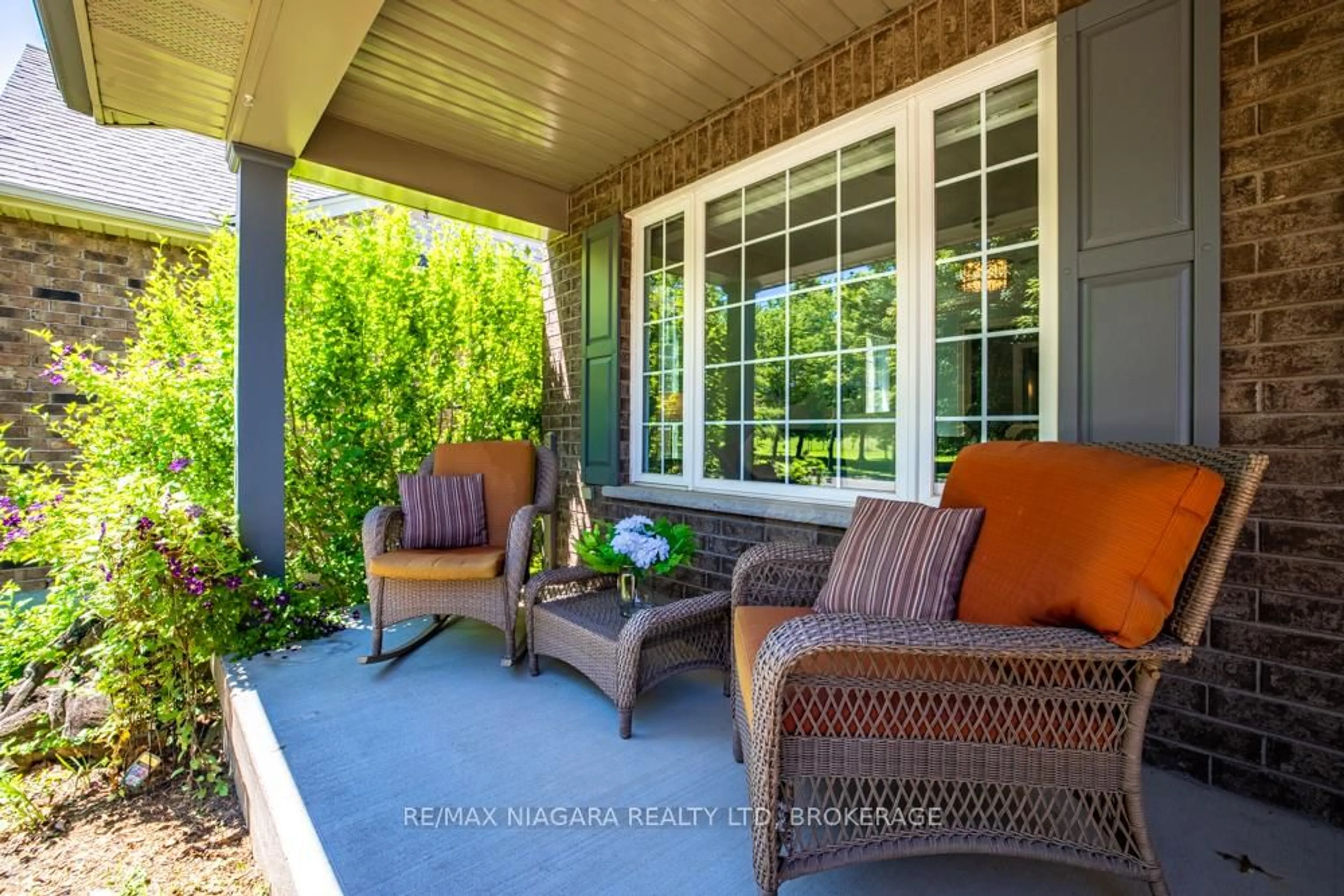Patio, street for 374 PELHAM Rd, St. Catharines Ontario L2S 0A2