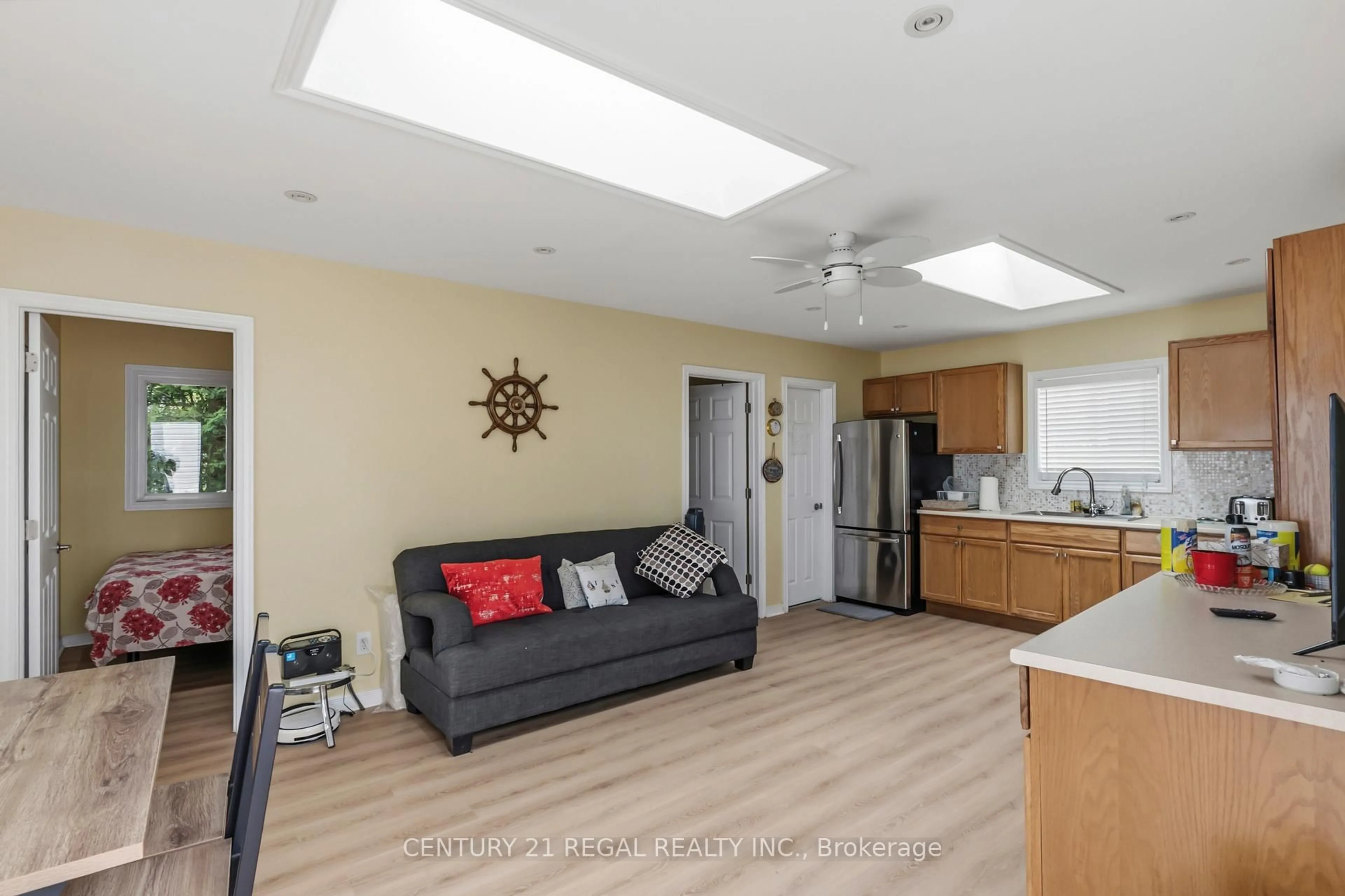 Open concept kitchen, unknown for 5026 Rice Lake Dr Dr, Hamilton Township Ontario L1A 3V6