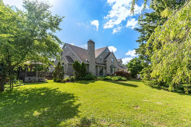 2134 Maplewood Rd, Wellesley 3