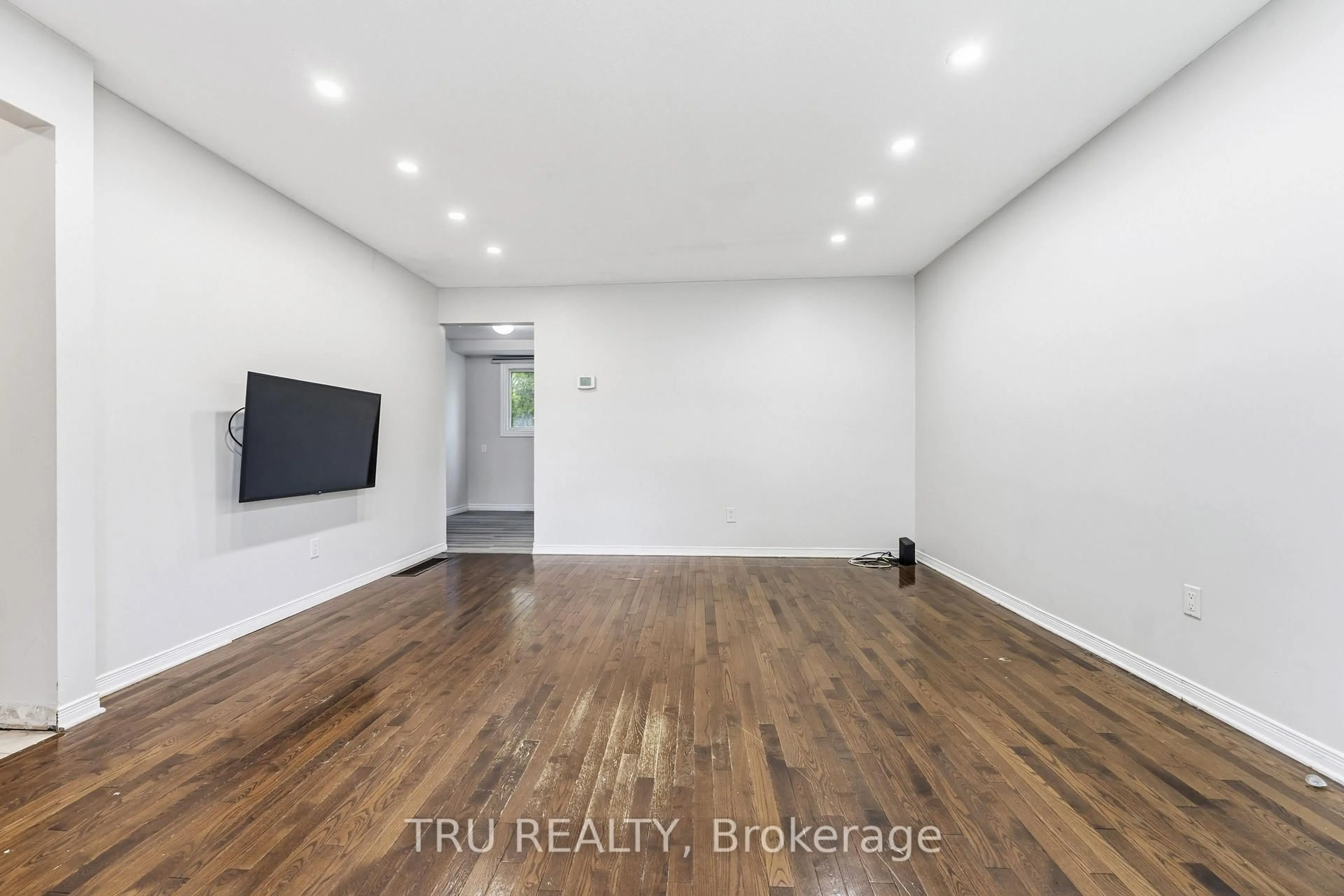 A pic of a room for 950 Meadowlands Dr, Ottawa Ontario K2C 0K3