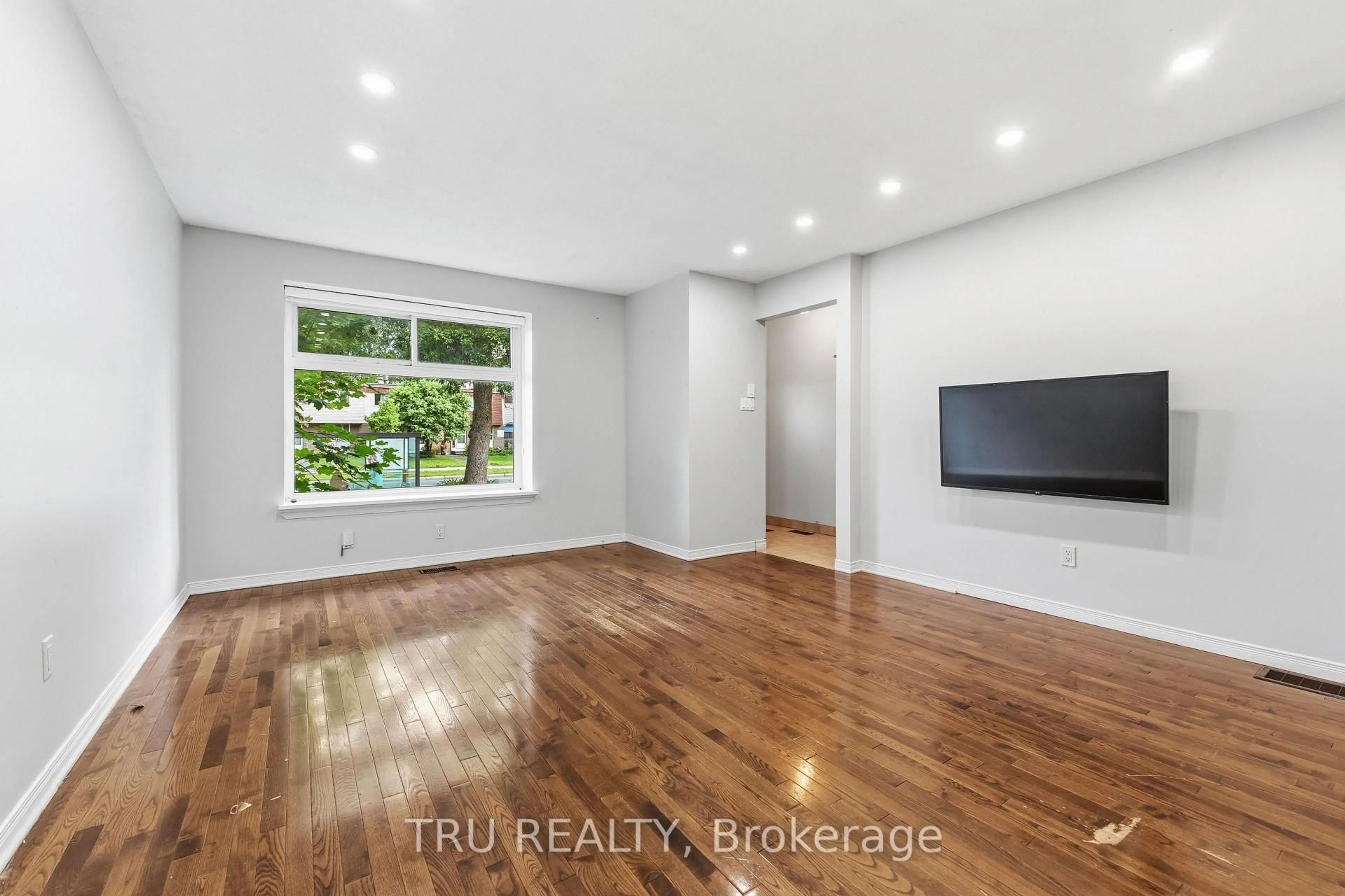 A pic of a room for 950 Meadowlands Dr, Ottawa Ontario K2C 0K3