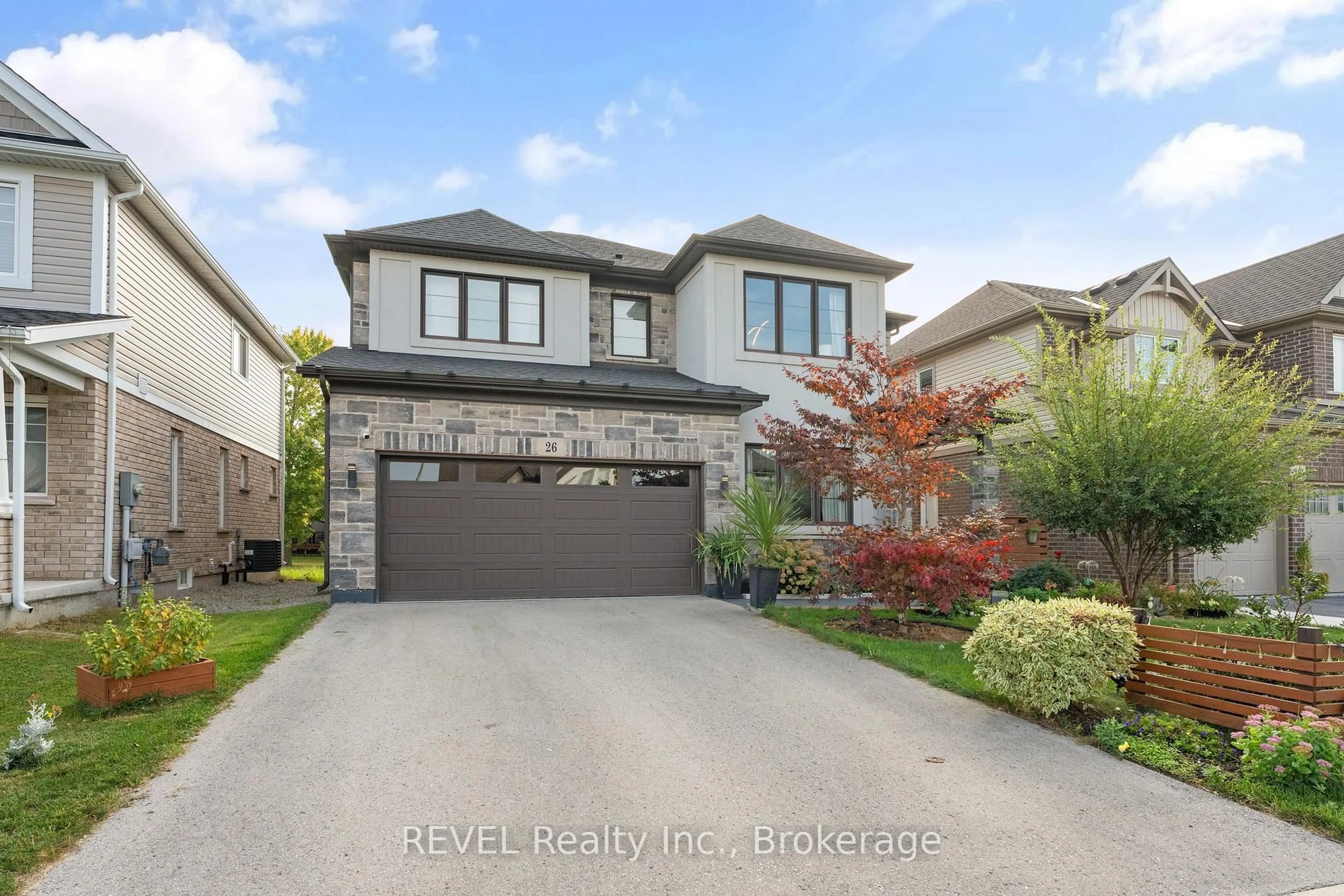 Home with brick exterior material, street for 26 CROW St, Welland Ontario L3C 0E4