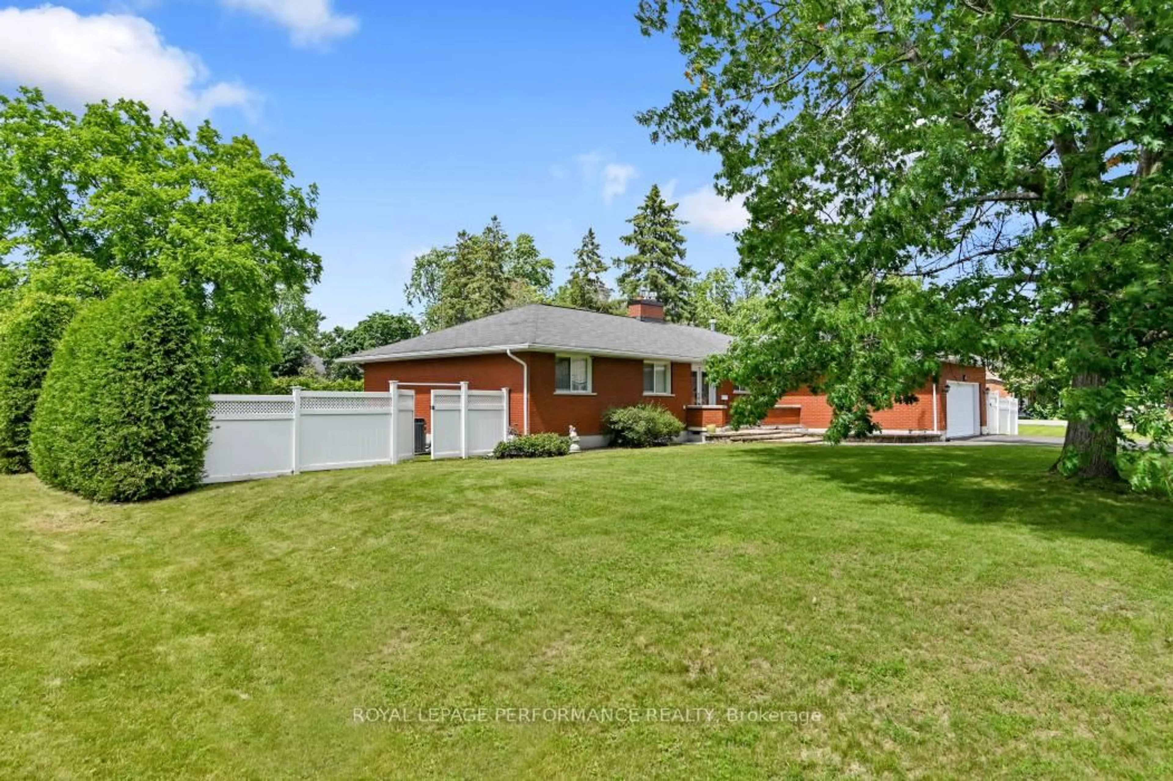 A pic from outside/outdoor area/front of a property/back of a property/a pic from drone, street for 23 Elma St, Ottawa Ontario K1T 3W8