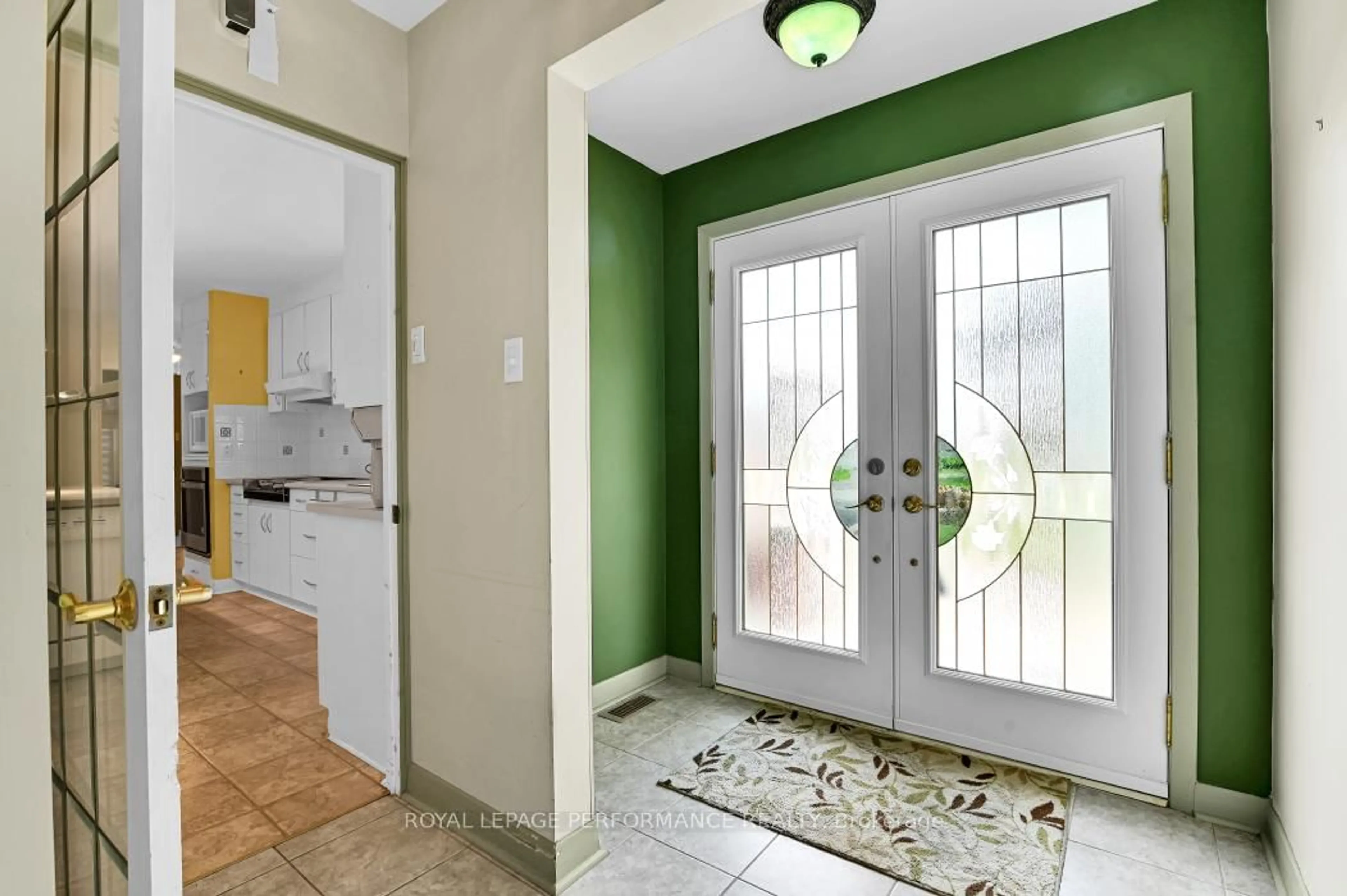 Indoor entryway for 23 Elma St, Ottawa Ontario K1T 3W8