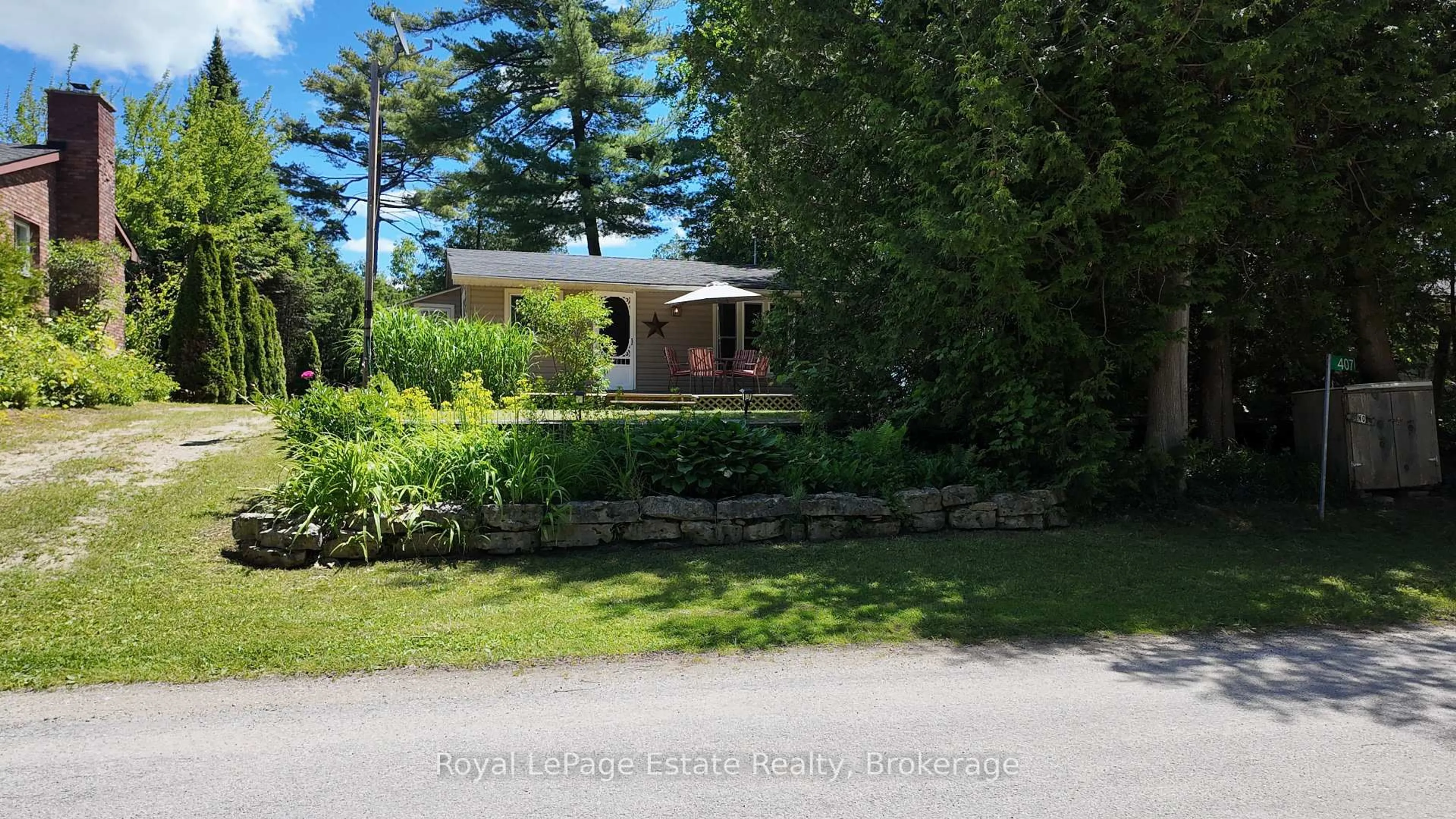 Patio, street for 407 Third Ave, South Bruce Peninsula Ontario N0H 2G0