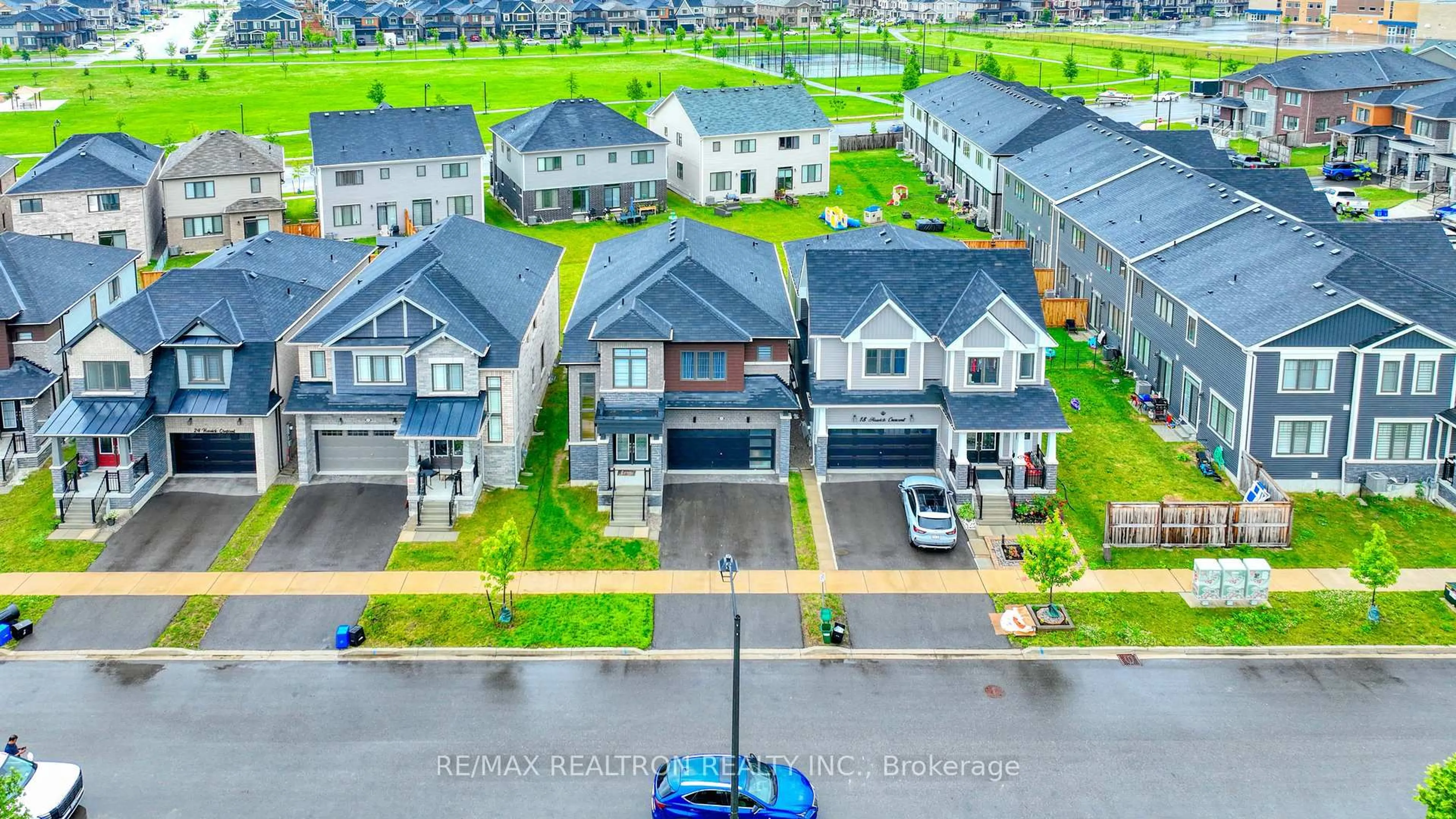 A pic from outside/outdoor area/front of a property/back of a property/a pic from drone, street for 20 Hawick Cres, Haldimand Ontario N3W 0G4