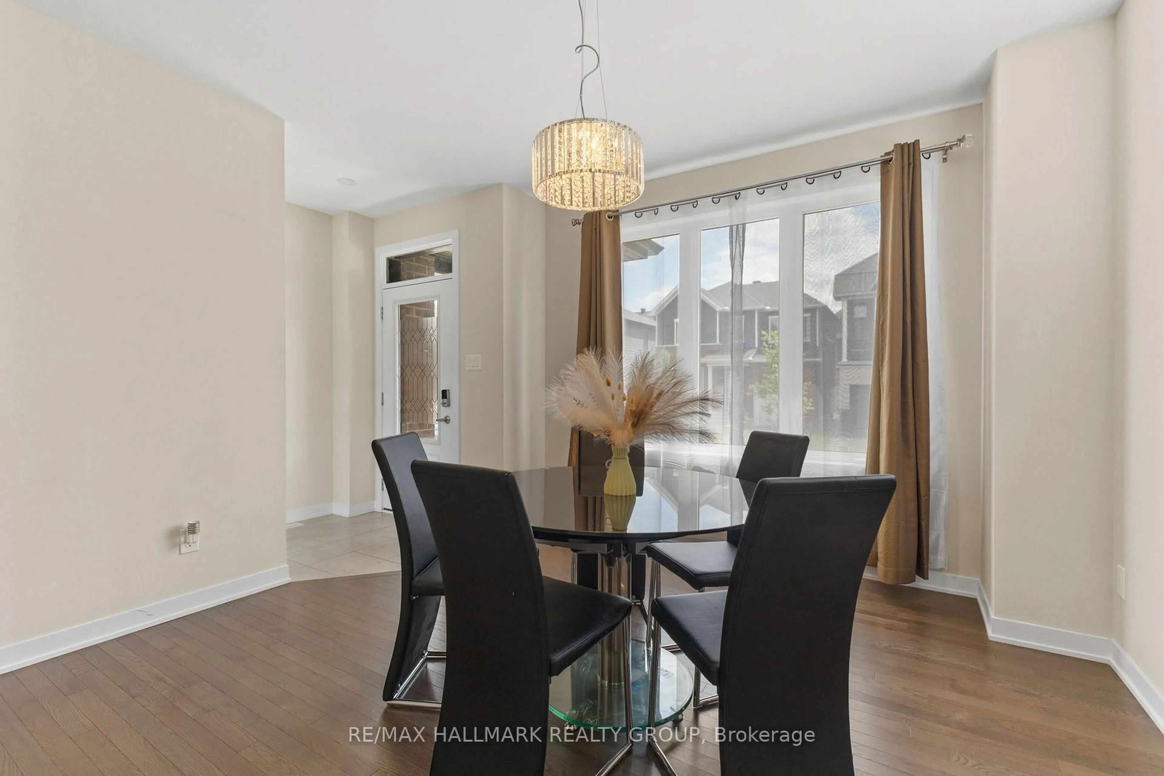 Dining room, wood/laminate floor for 360 Peninsula Rd, Ottawa Ontario K2J 7L9