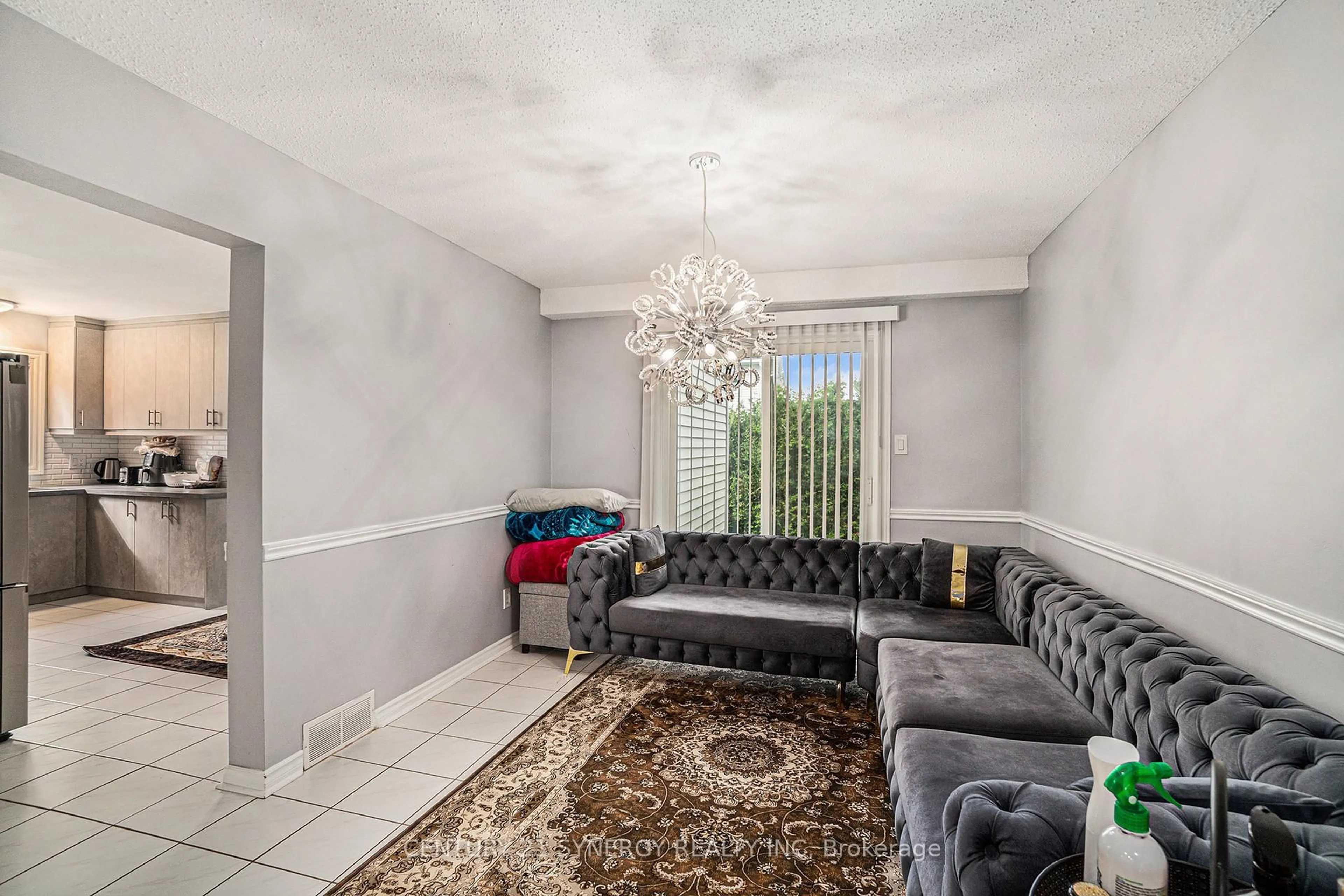 Living room with furniture, unknown for 6415 VISENEAU Dr, Ottawa Ontario K1C 5J2