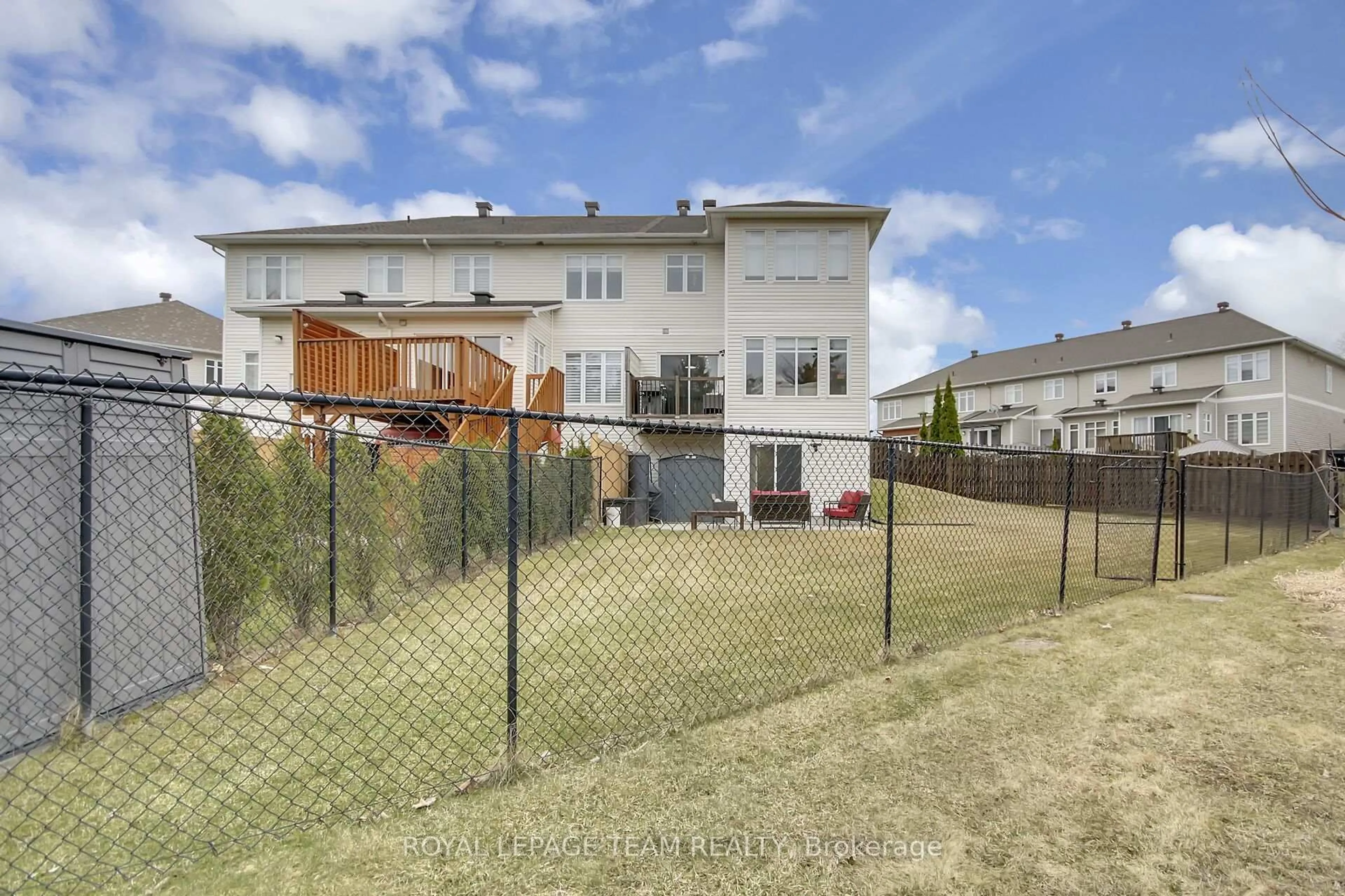 A pic from outside/outdoor area/front of a property/back of a property/a pic from drone, unknown for 2136 Bergamot Circ, Ottawa Ontario K4A 4R4