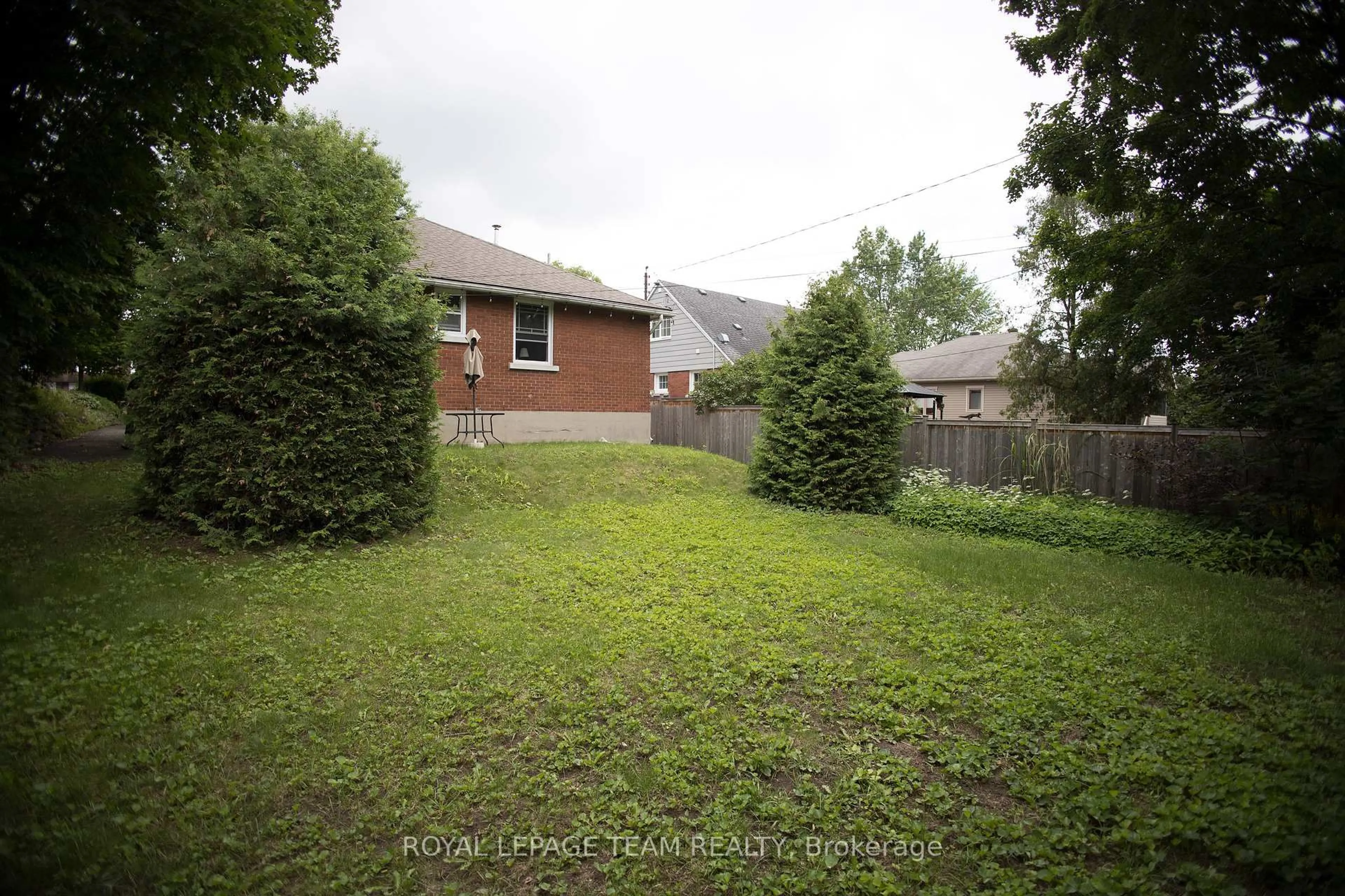 Patio, unknown for 1339 Kilborn Ave, Ottawa Ontario K1H 6L2