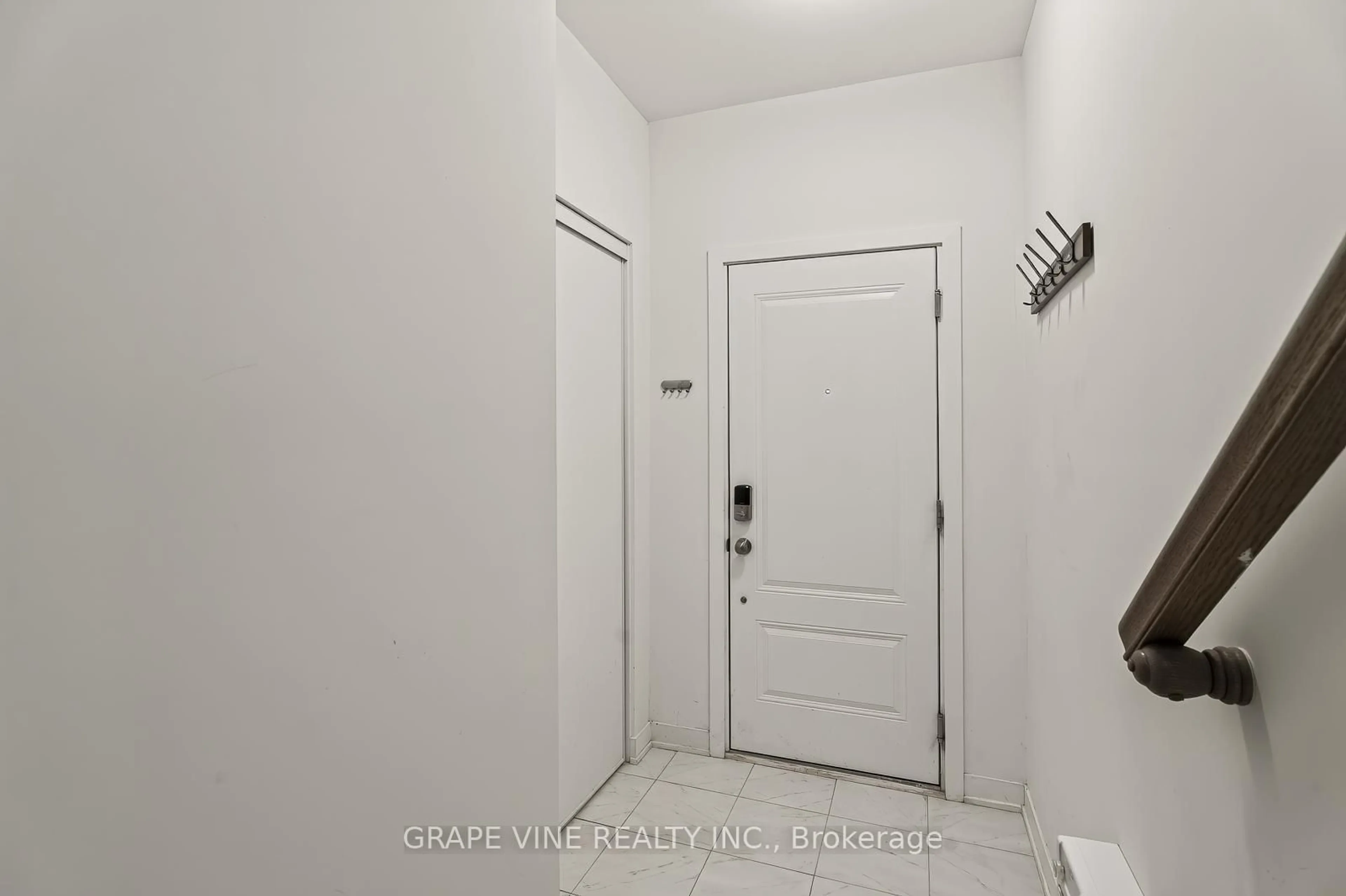 Indoor entryway for 369 Olivenite Private, Ottawa Ontario K2J 7J5