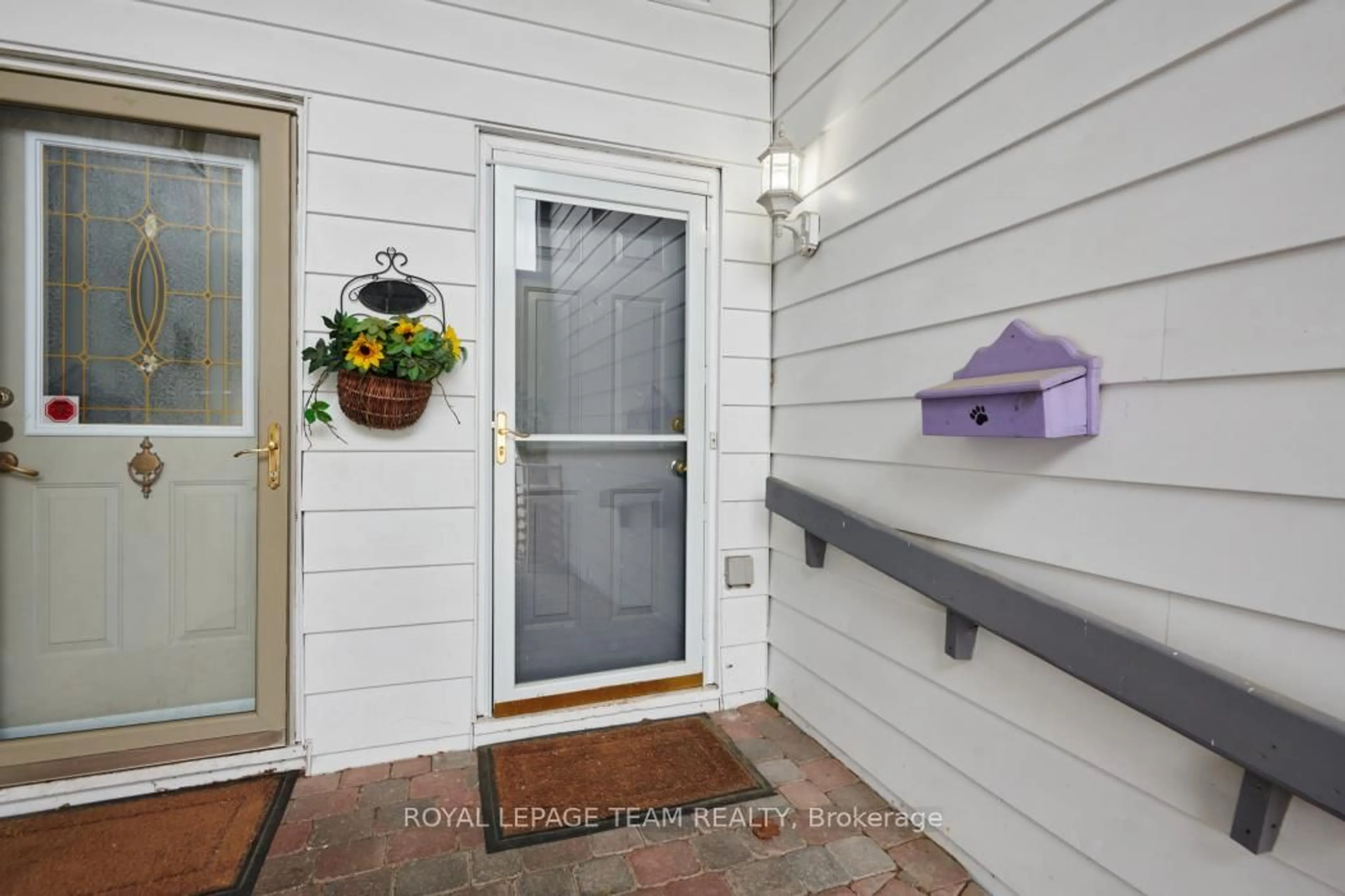 Indoor entryway for 87 Grady Cres, Ottawa Ontario K2H 5S2