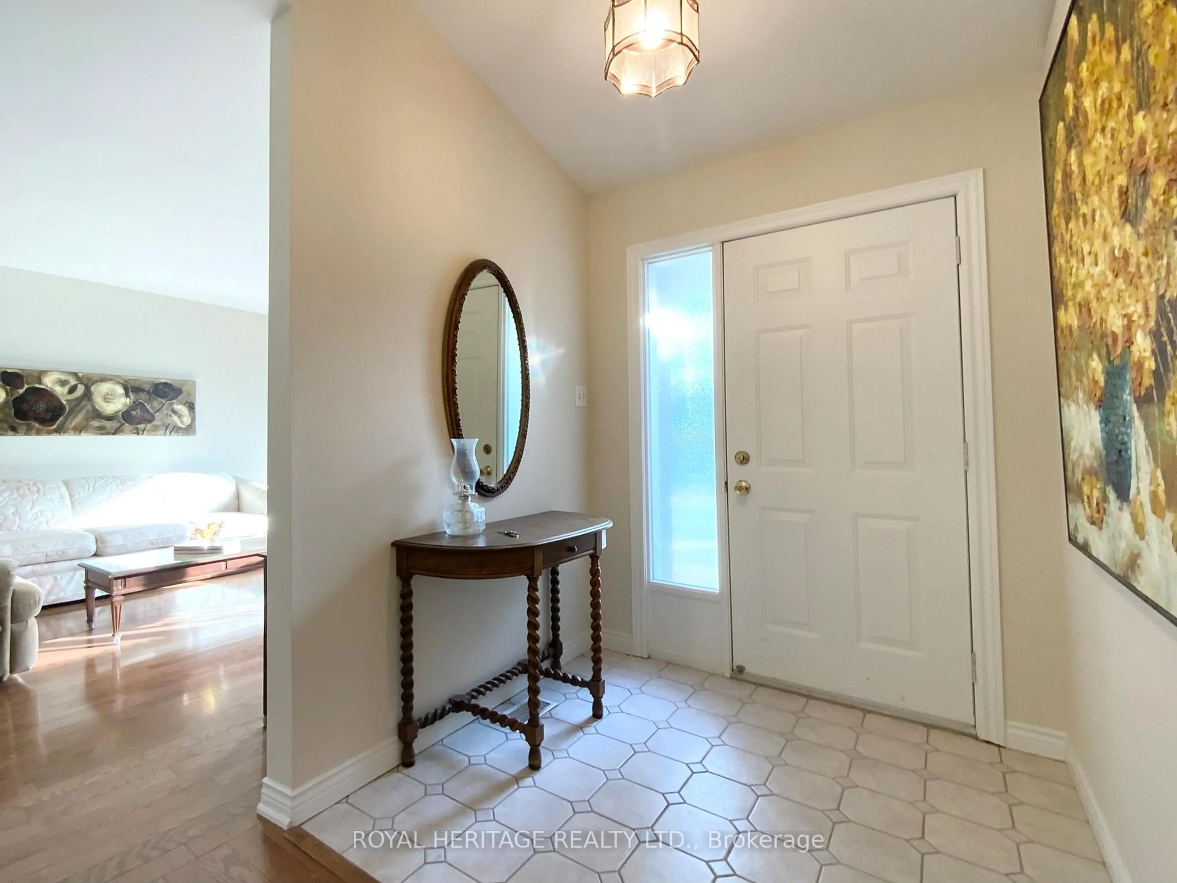 Indoor entryway for 25 Hillview Dr, Kawartha Lakes Ontario K0M 1A0