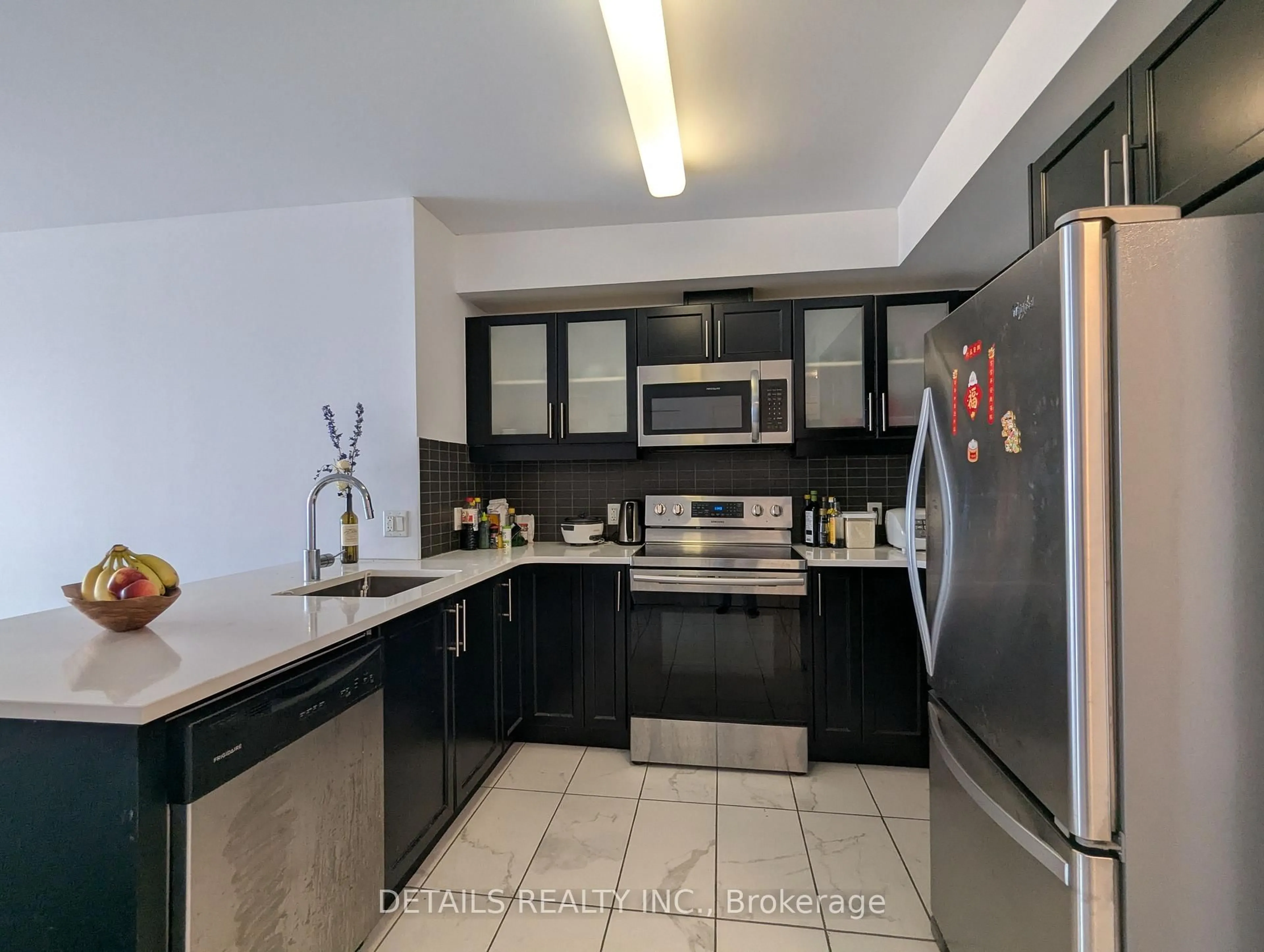 Standard kitchen, ceramic/tile floor for 195 BESSERER St #2102, Ottawa Ontario K1N 0B6