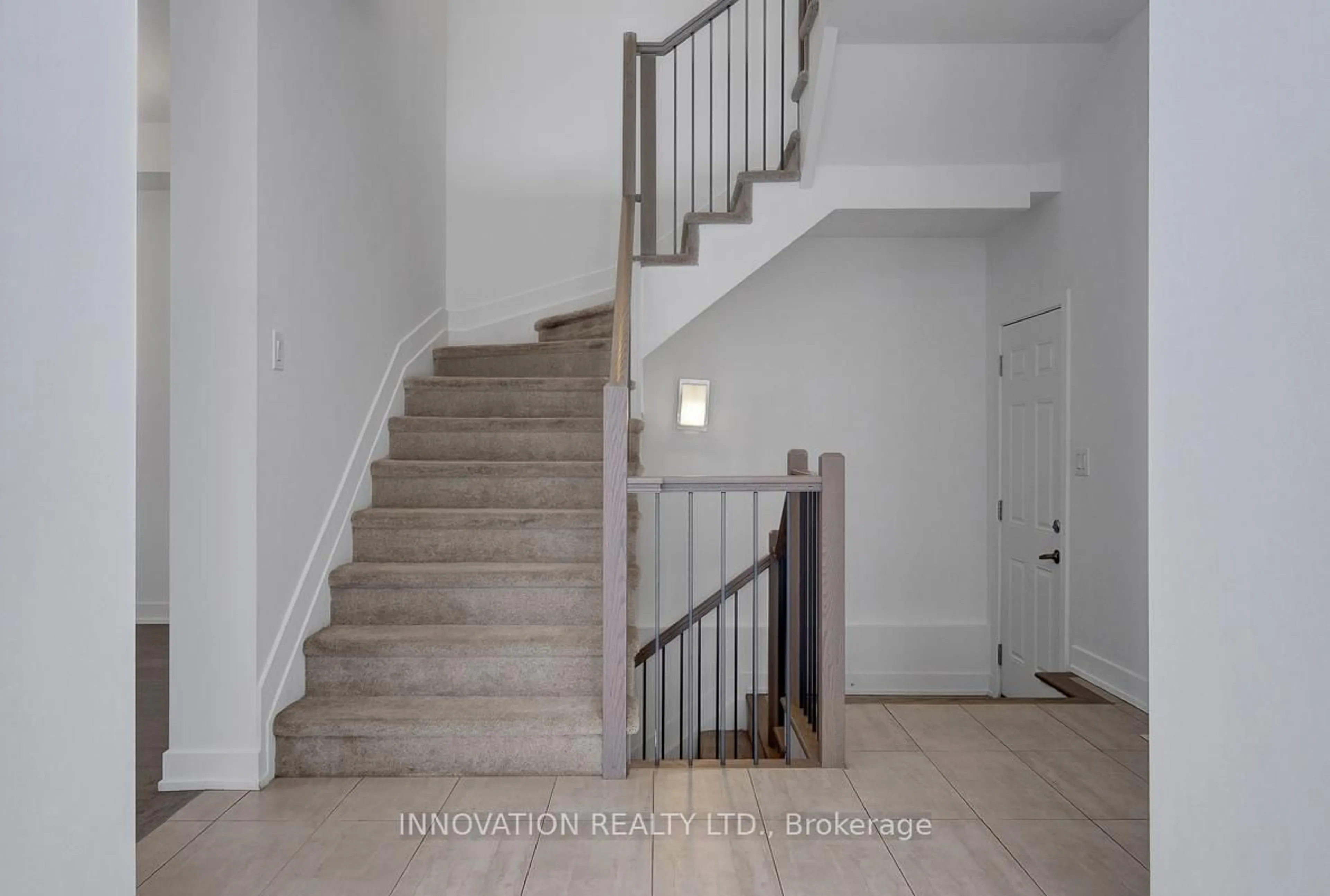 Stairs for 301 Makobe Lane, Ottawa Ontario K4M 0L9
