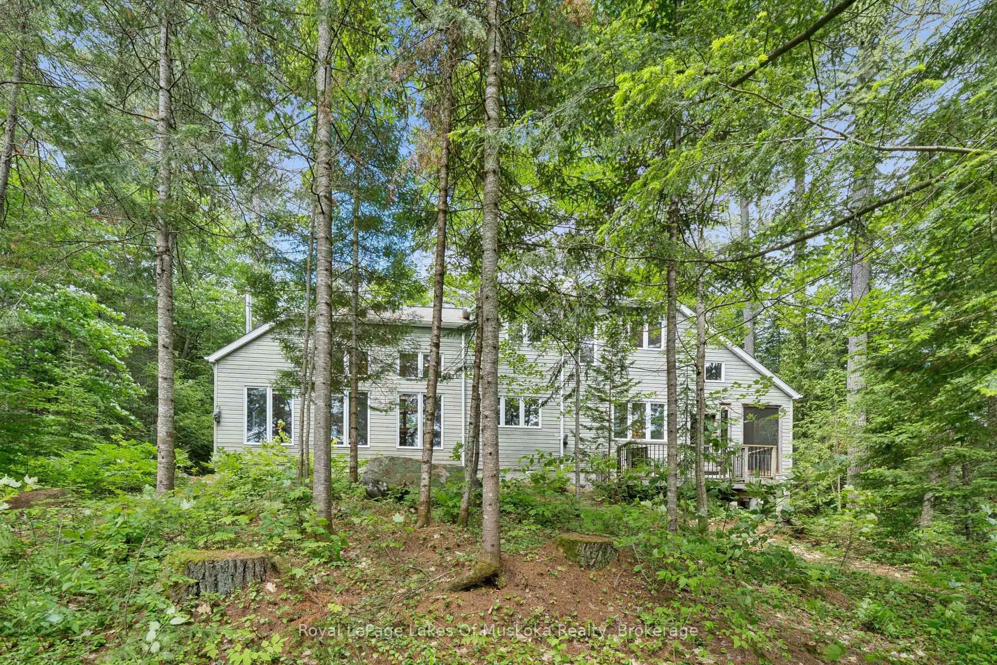 Home with vinyl exterior material, forest/trees view for 1117 Craftsman Dr, Algonquin Highlands Ontario P0A 1E0