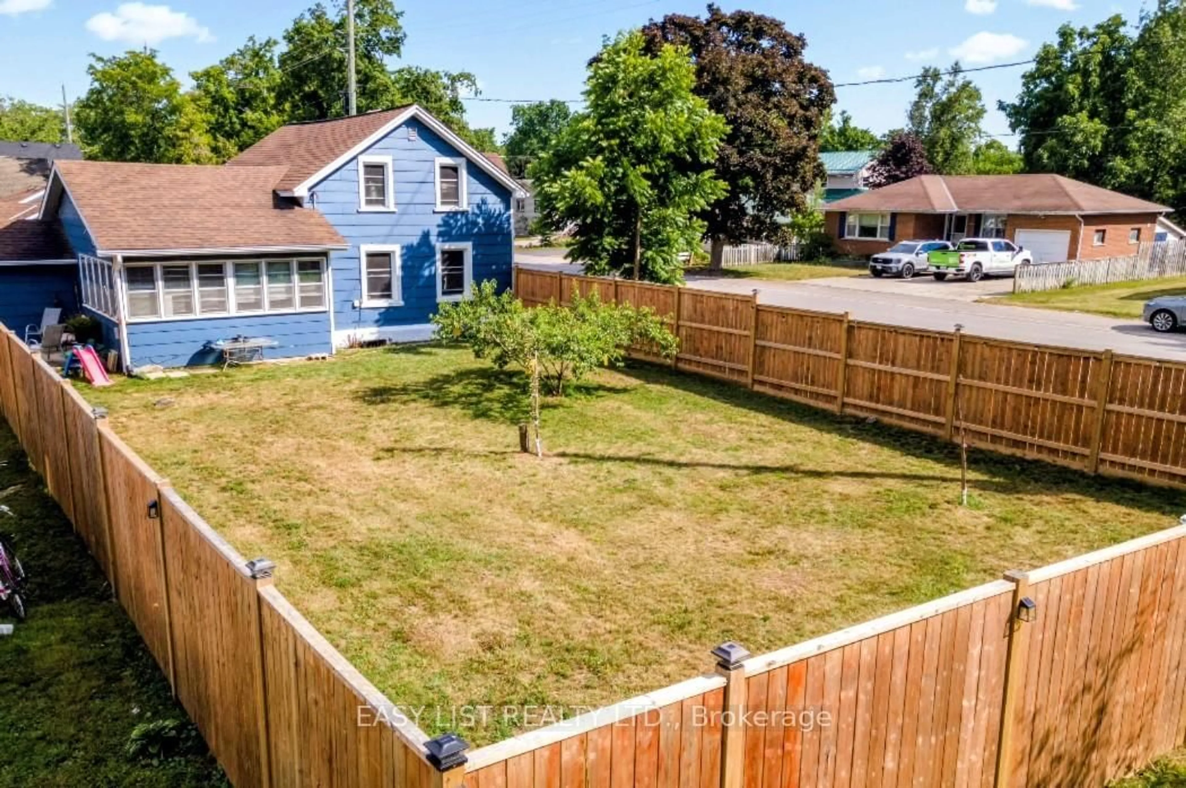 A pic from outside/outdoor area/front of a property/back of a property/a pic from drone, street for 339 Green St, Saugeen Shores Ontario N0H 2C0