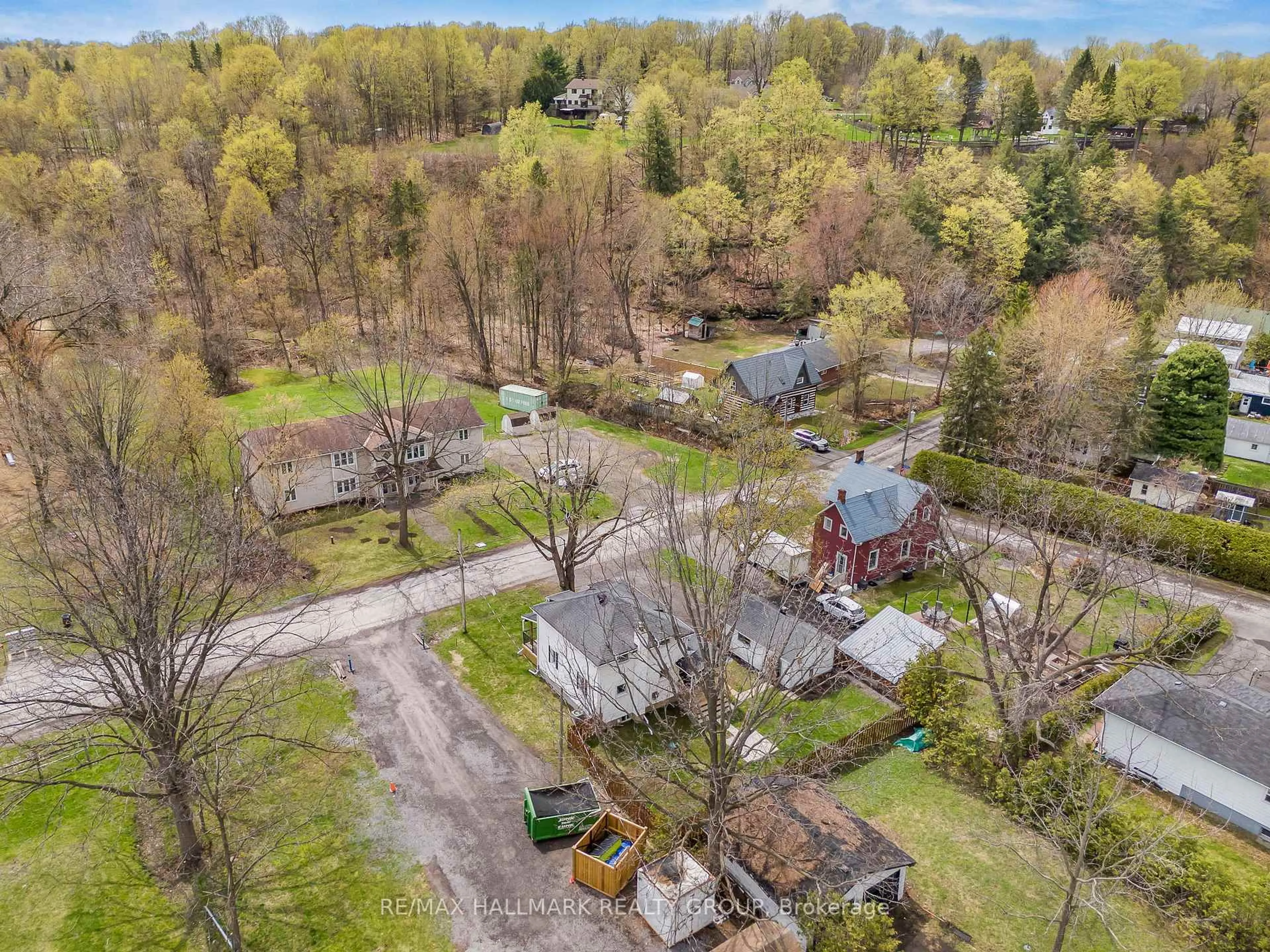 A pic from outside/outdoor area/front of a property/back of a property/a pic from drone, unknown for 2545 MARKET St, Ottawa Ontario K4C 1A4