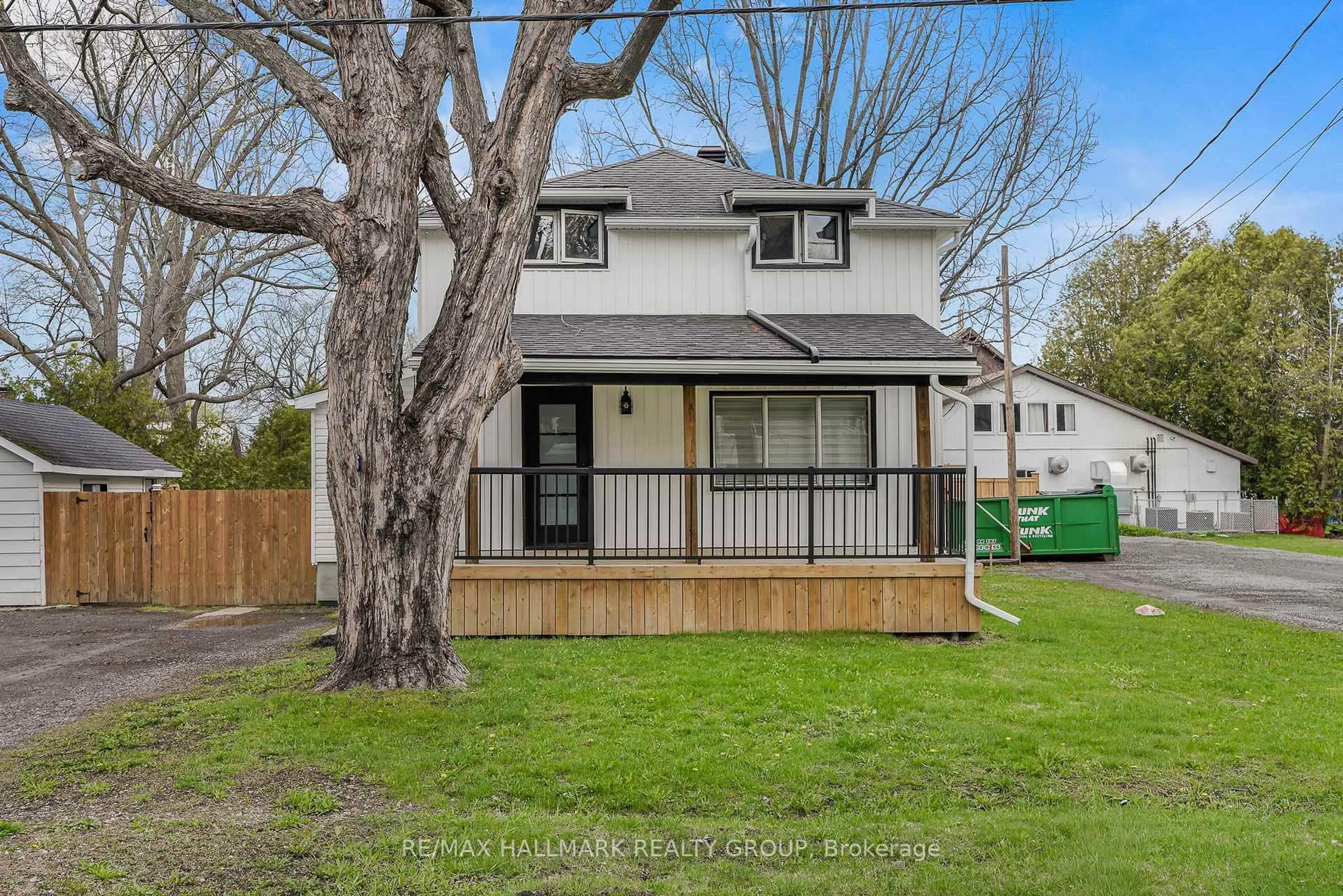 Home with vinyl exterior material, street for 2545 MARKET St, Ottawa Ontario K4C 1A4