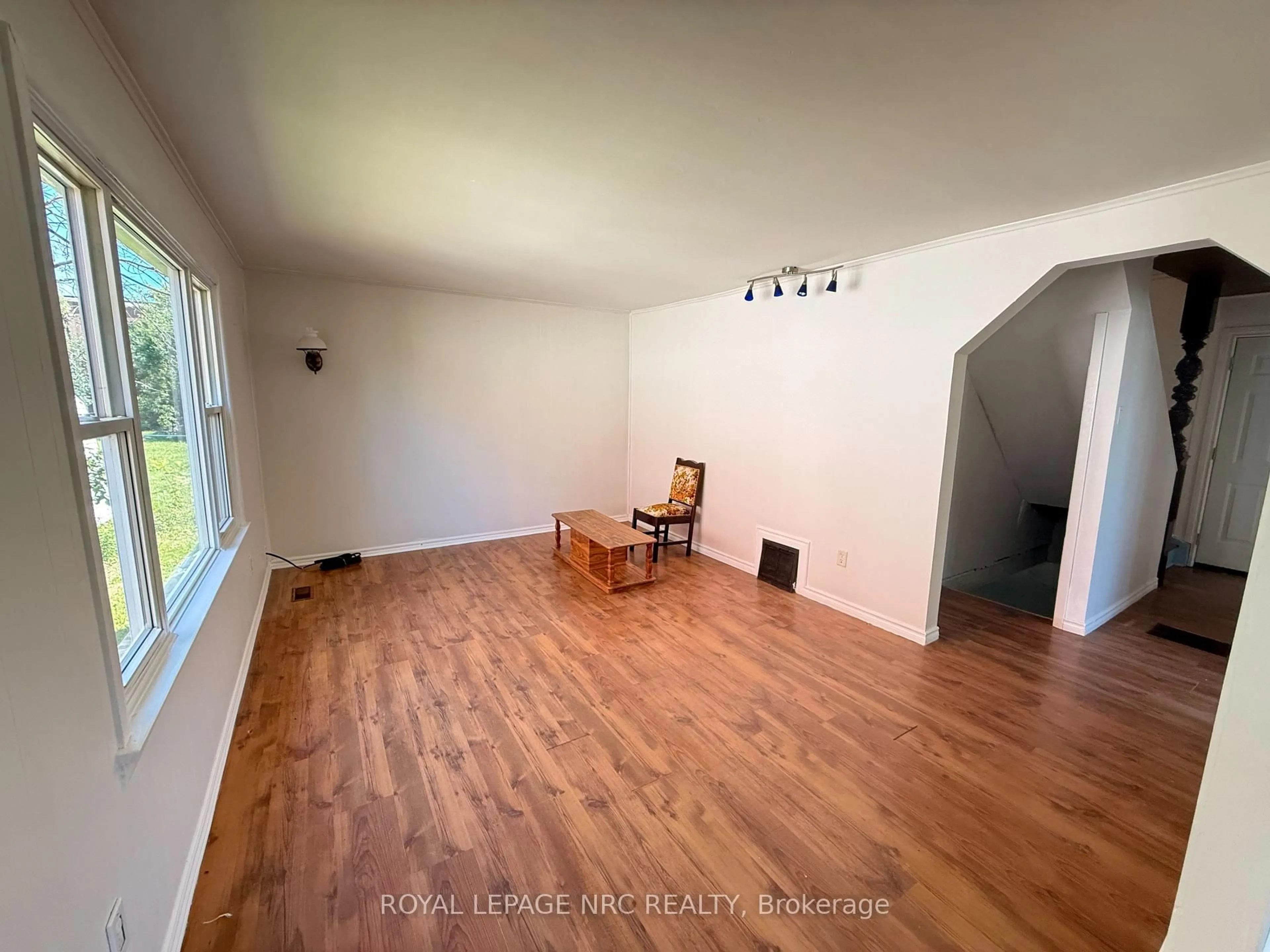 A pic of a room for 6411 Mcleod Rd, Niagara Falls Ontario L2G 3G2