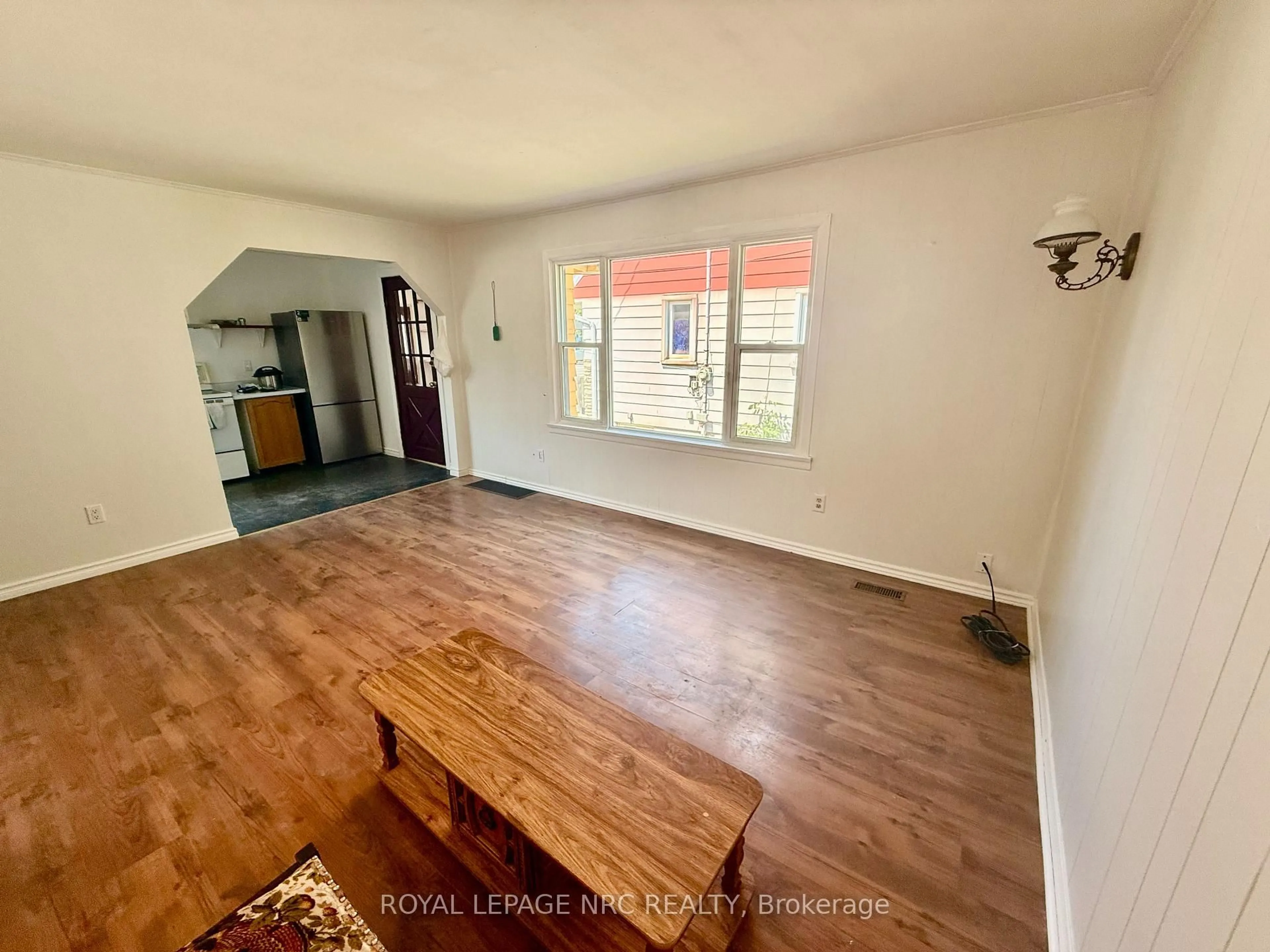 A pic of a room for 6411 Mcleod Rd, Niagara Falls Ontario L2G 3G2