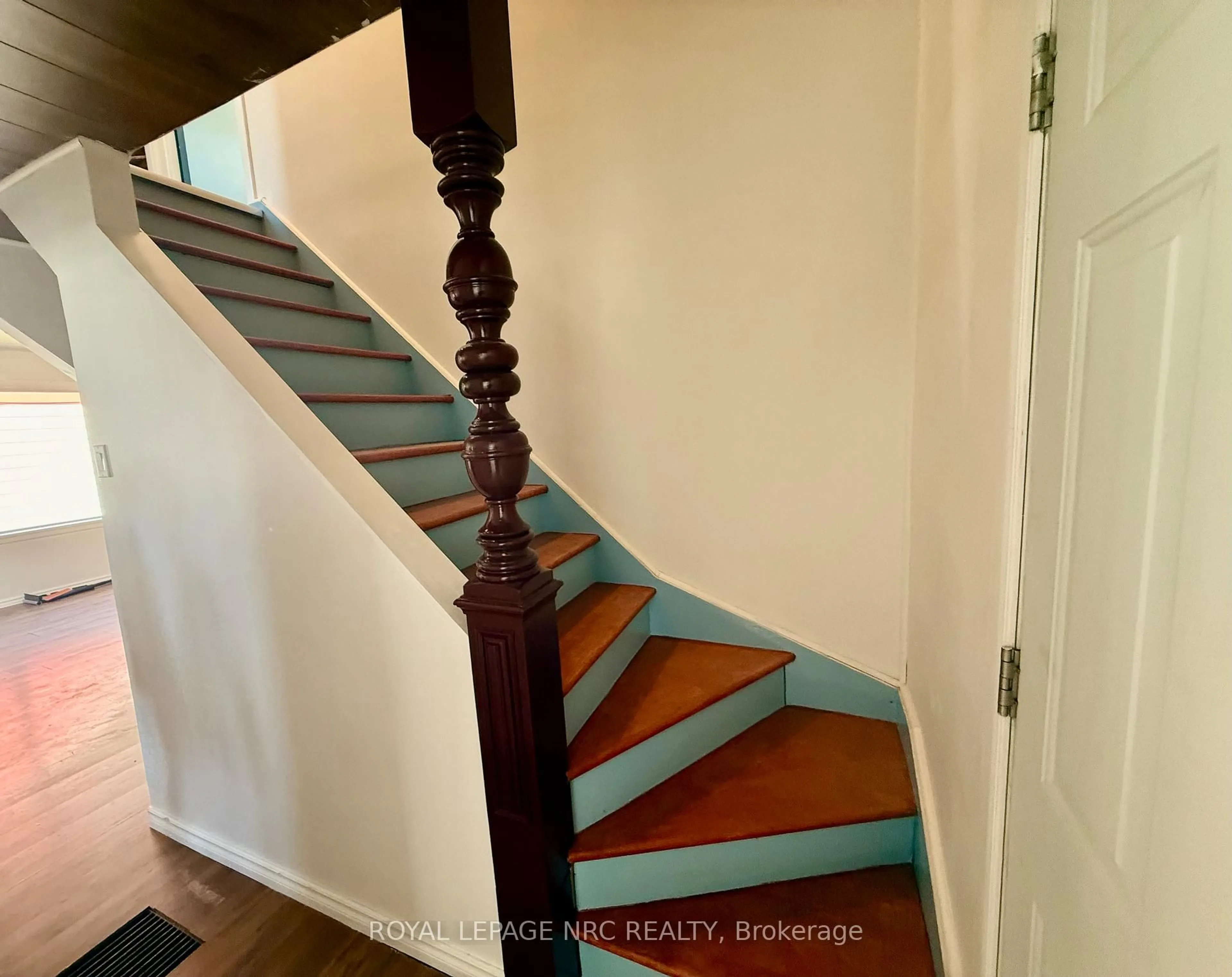 Stairs for 6411 Mcleod Rd, Niagara Falls Ontario L2G 3G2