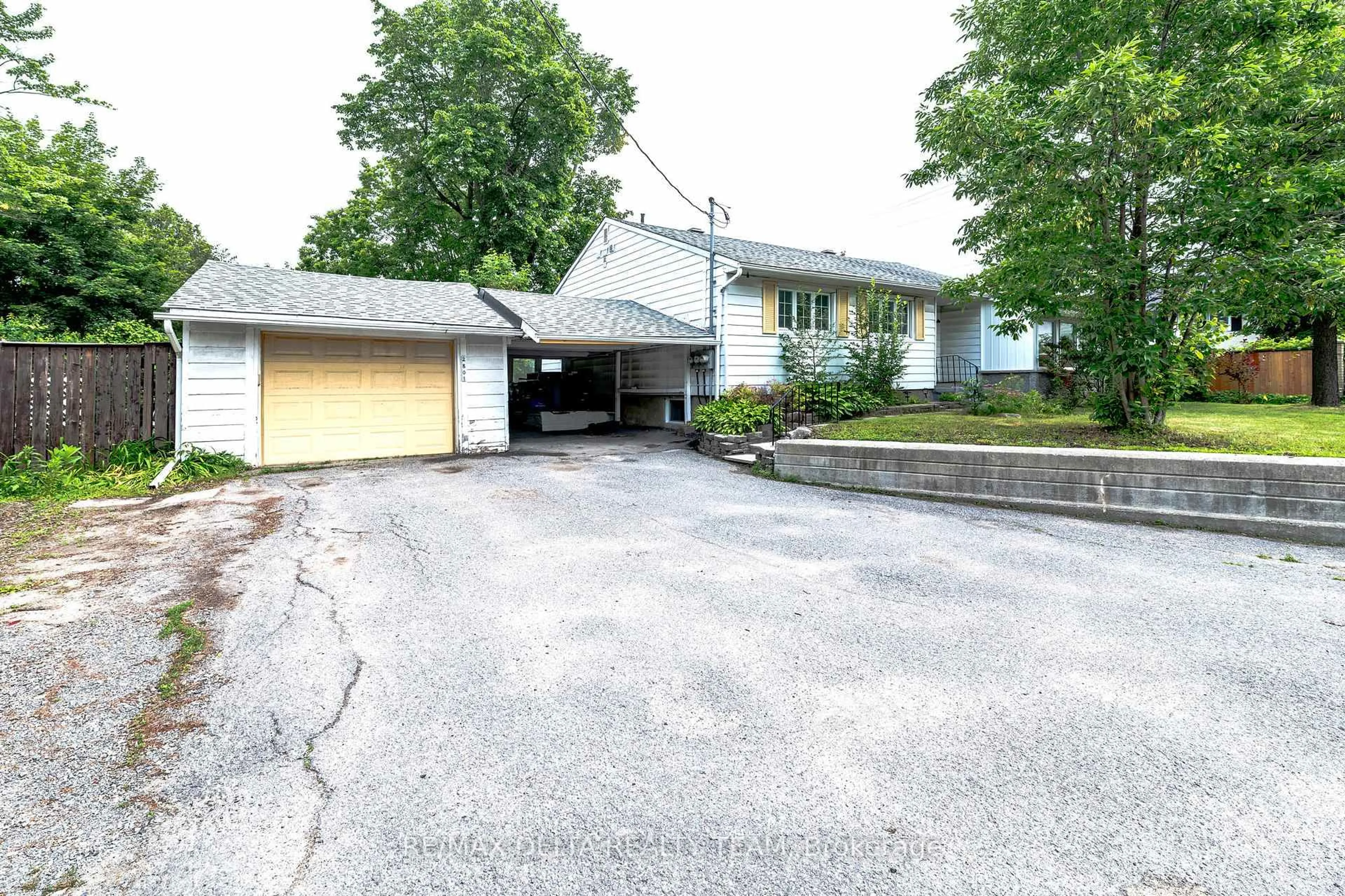 A pic from outside/outdoor area/front of a property/back of a property/a pic from drone, street for 2801 Baseline Rd, Ottawa Ontario K2H 7B6