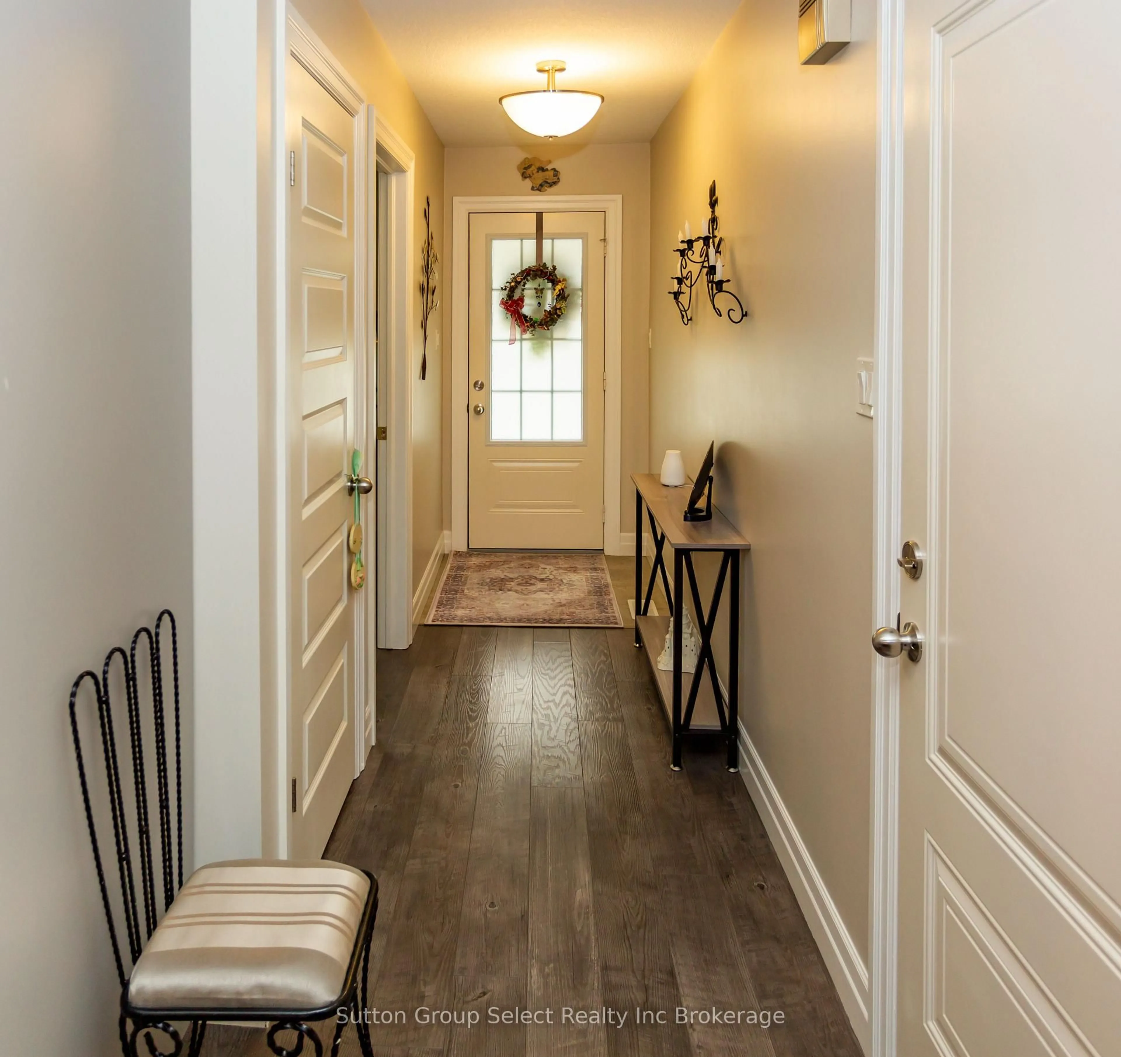 Indoor entryway for 35 Chatfield St #1, Ingersoll Ontario N5C 0B3