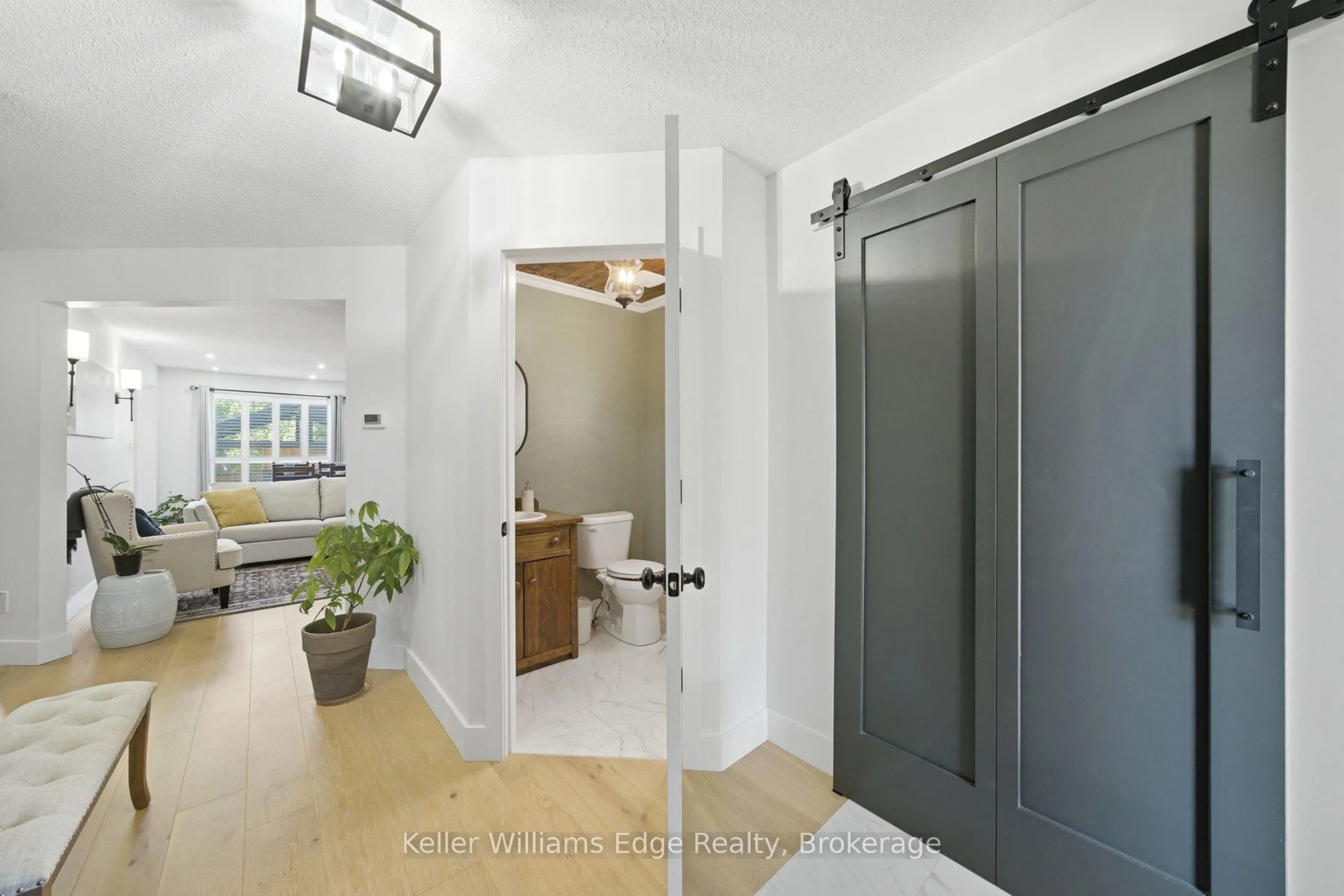 Indoor entryway for 35 Rosebury Way, Hamilton Ontario L0R 1W0